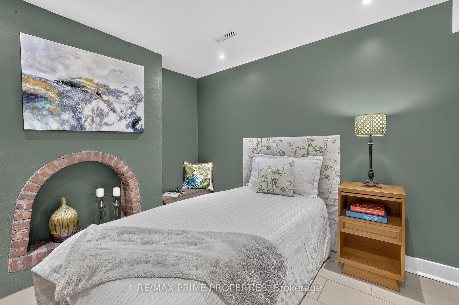 Photo 37 of 27 Testa Road, Uxbridge — HOMEH