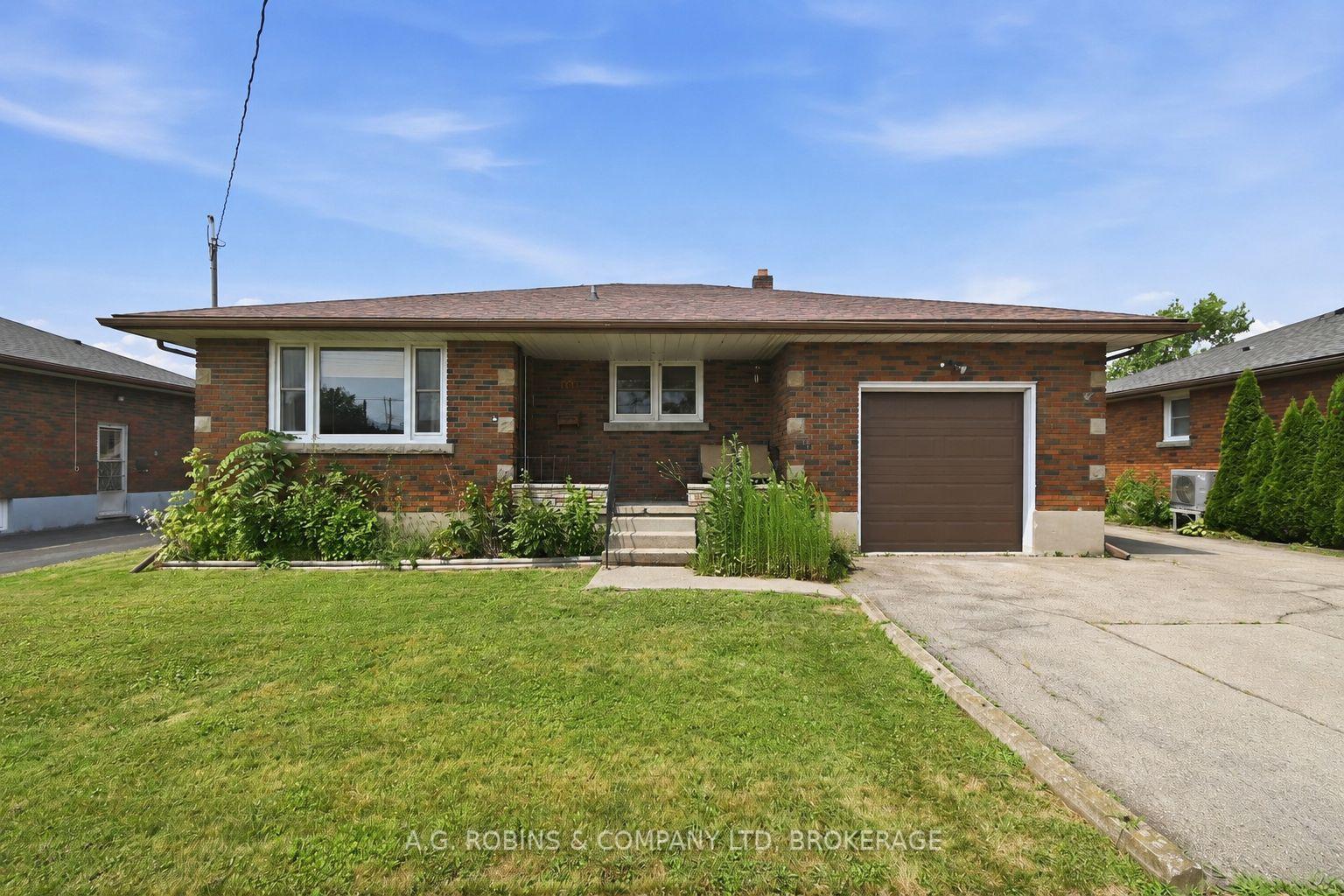 Photo 3 of 140 Classic Avenue, Welland, Lincoln/Crowland — HOMEH