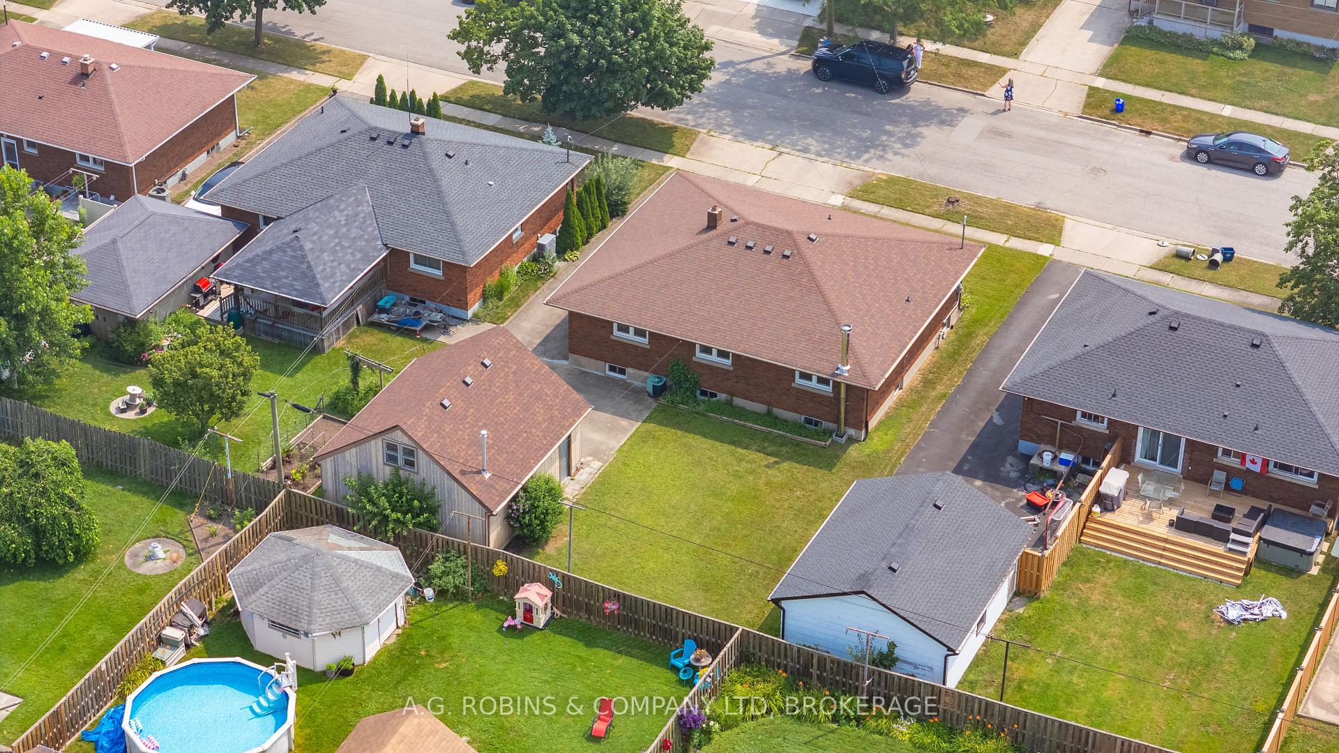 Photo 4 of 140 Classic Avenue, Welland, Lincoln/Crowland — HOMEH