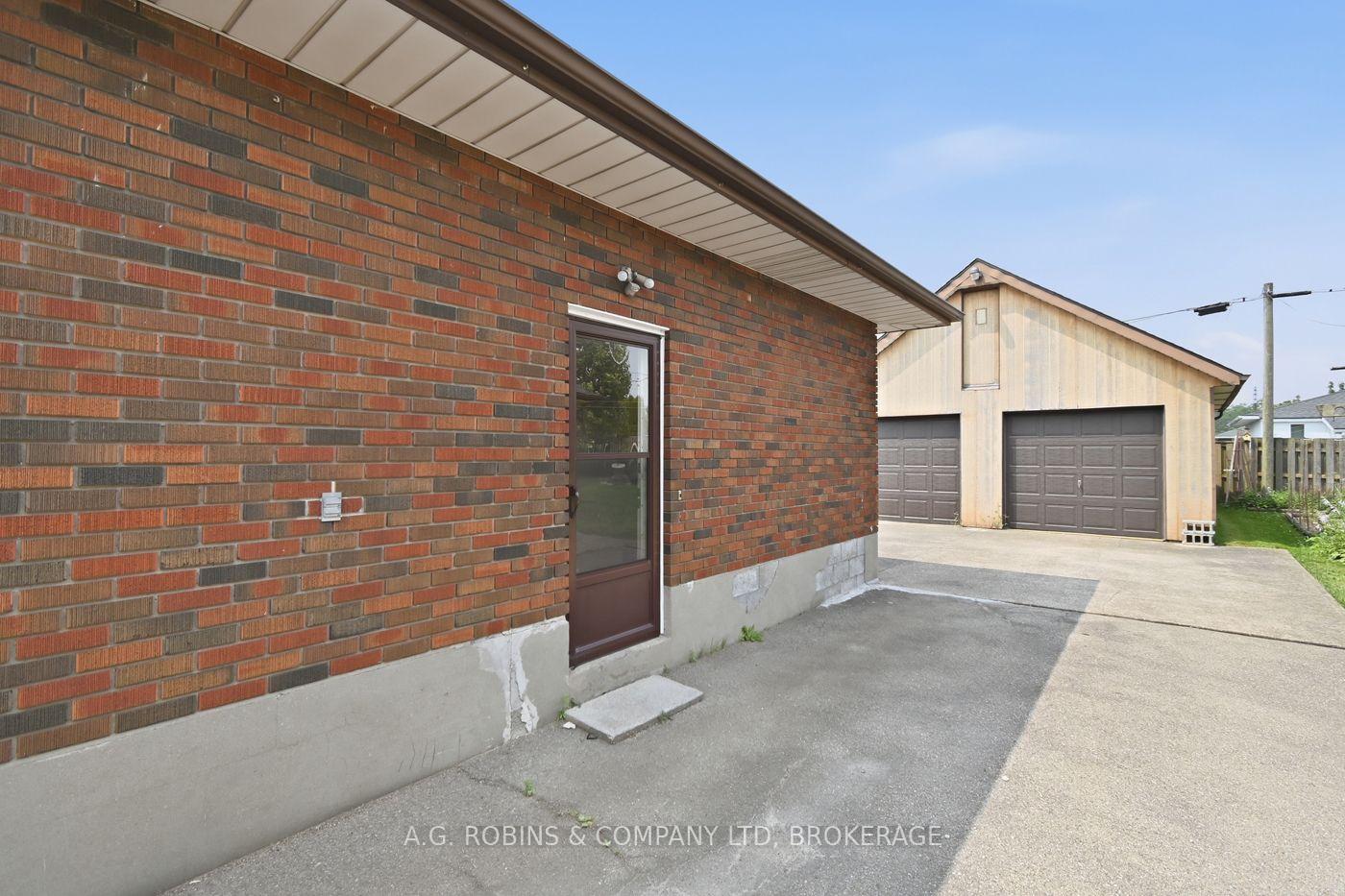 Photo 11 of 140 Classic Avenue, Welland, Lincoln/Crowland — HOMEH