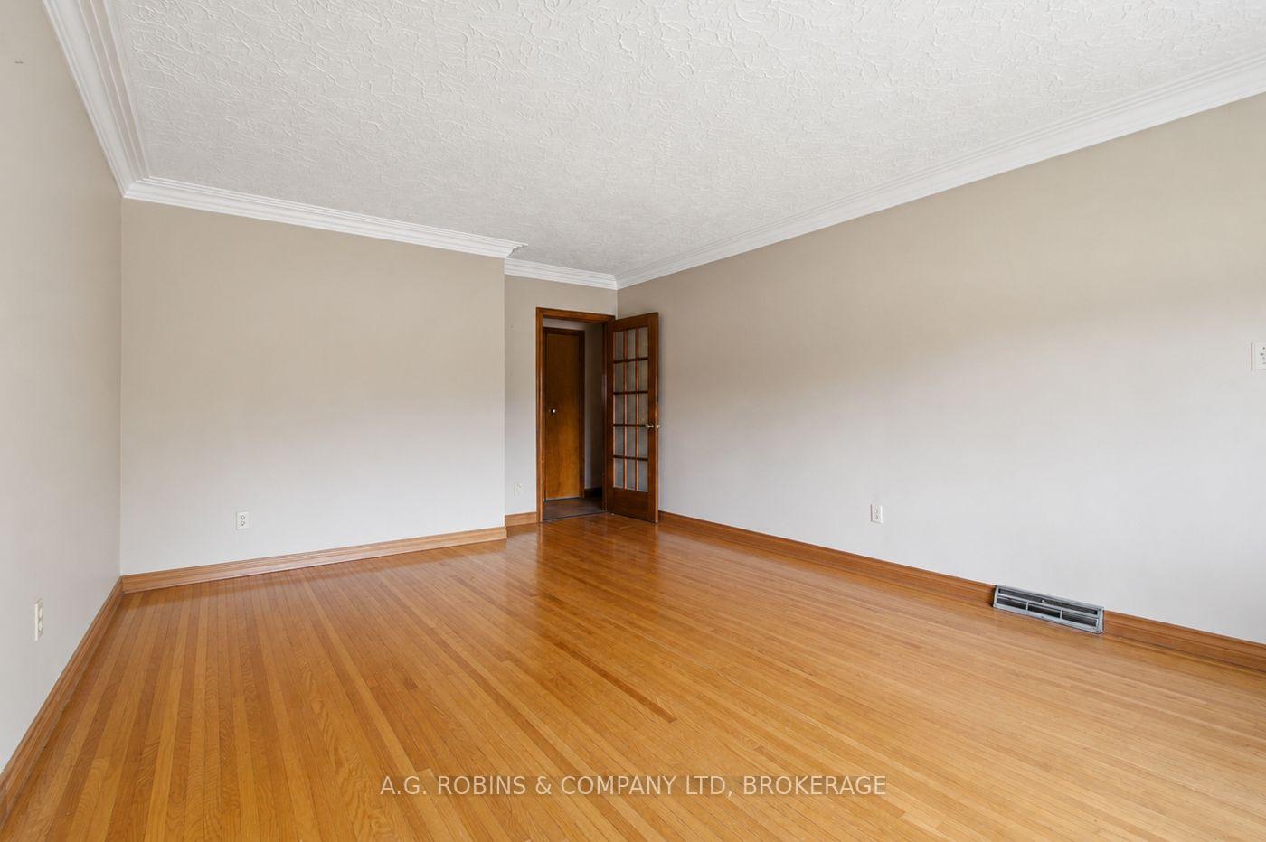 Photo 13 of 140 Classic Avenue, Welland, Lincoln/Crowland — HOMEH