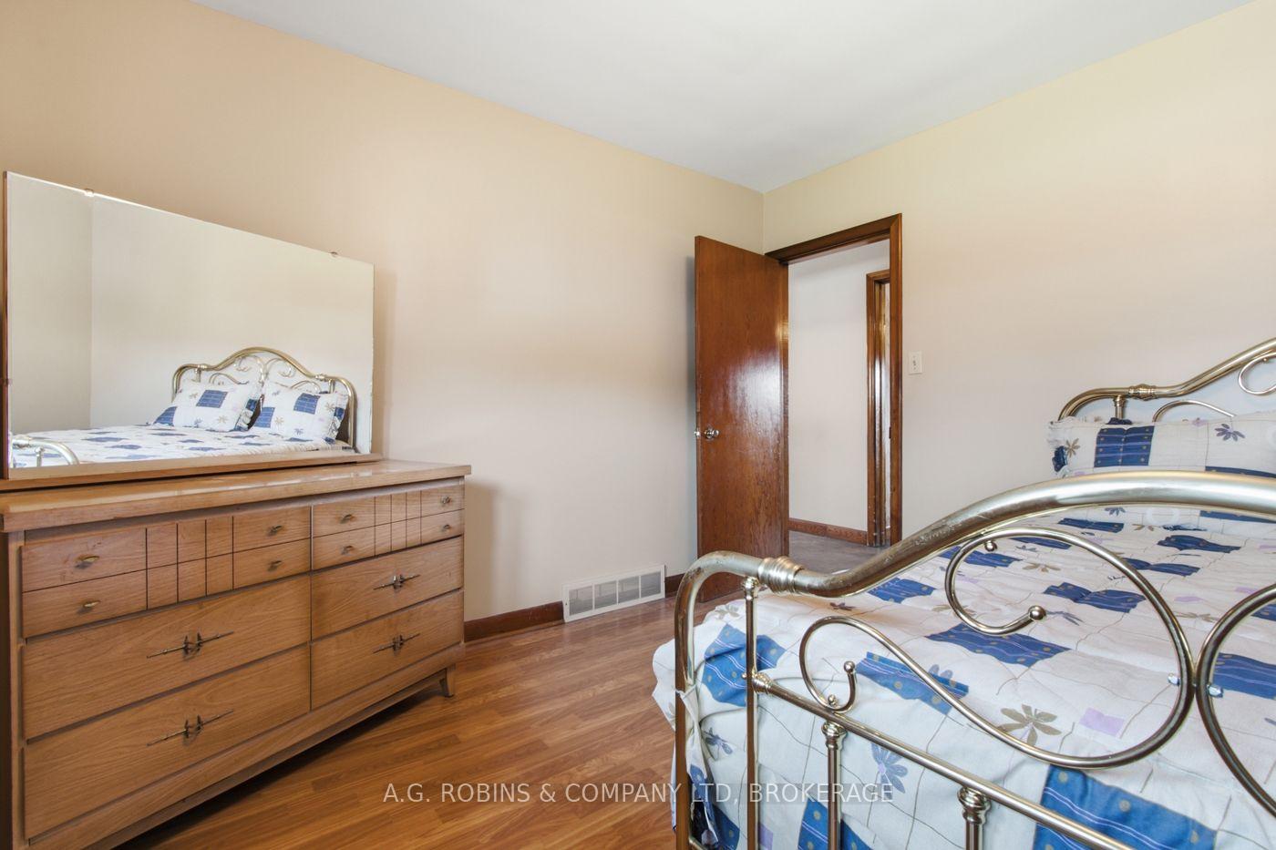 Photo 15 of 140 Classic Avenue, Welland, Lincoln/Crowland — HOMEH