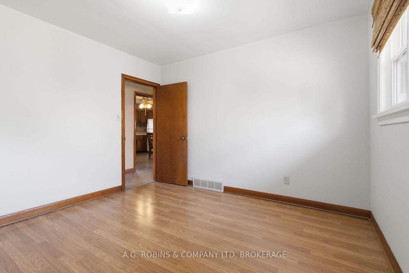 Photo 17 of 140 Classic Avenue, Welland, Lincoln/Crowland — HOMEH