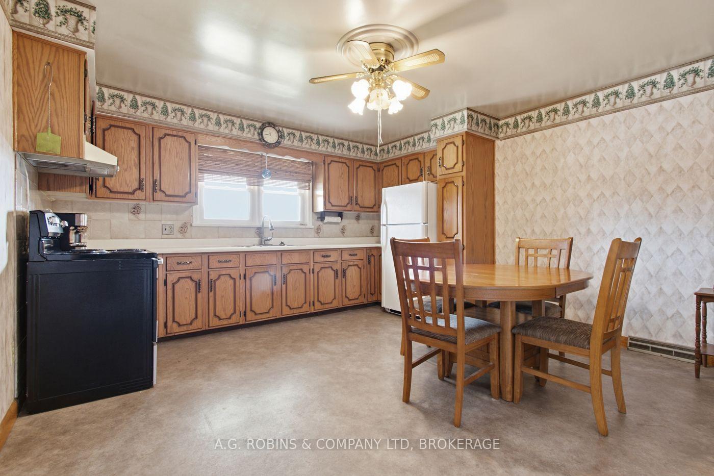 Photo 19 of 140 Classic Avenue, Welland, Lincoln/Crowland — HOMEH