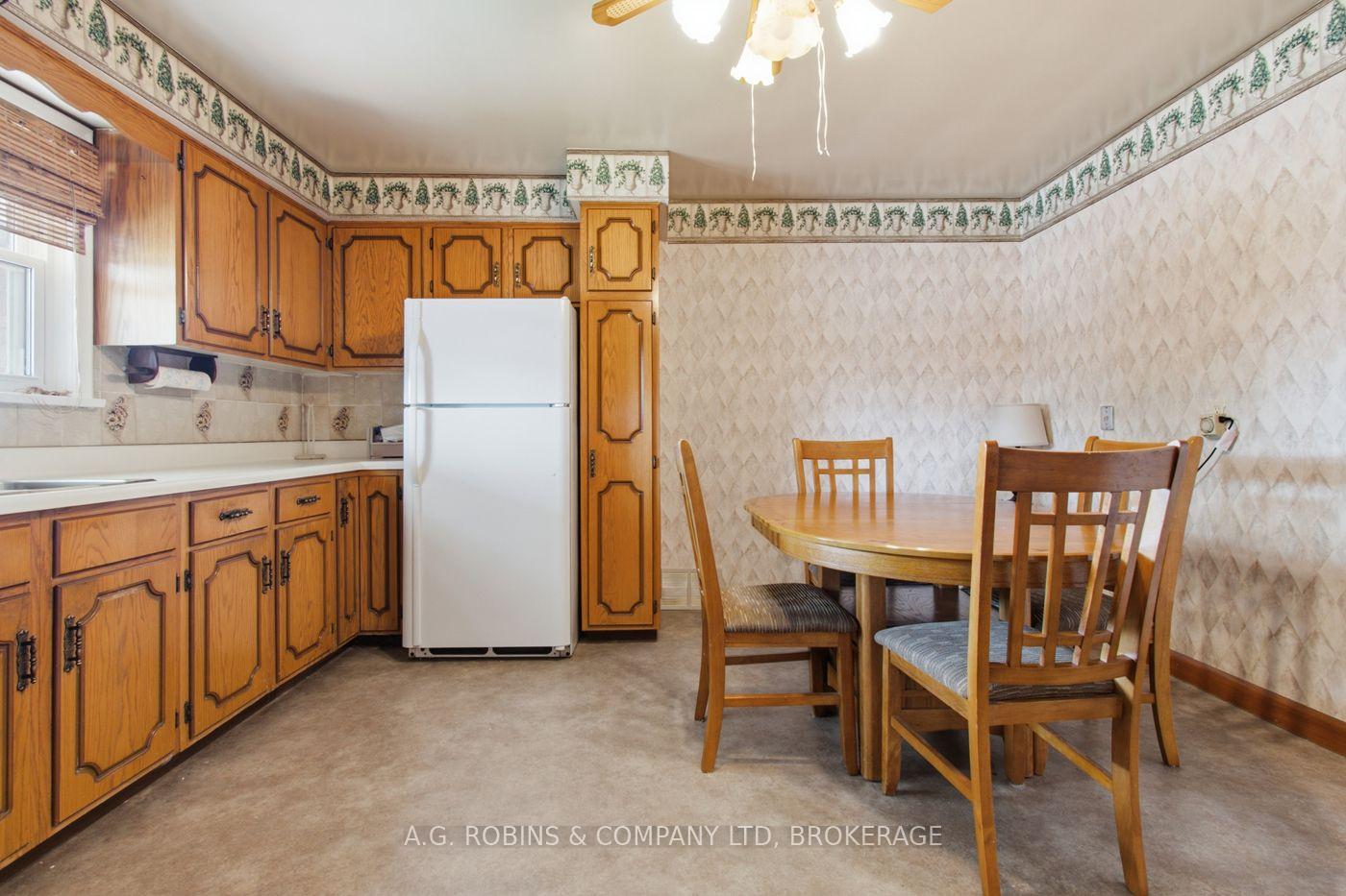 Photo 20 of 140 Classic Avenue, Welland, Lincoln/Crowland — HOMEH