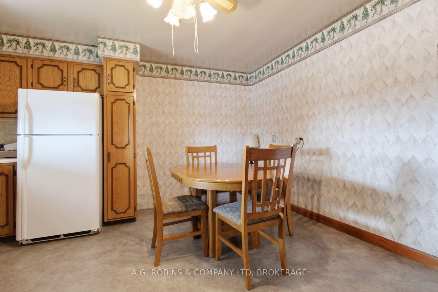 Photo 23 of 140 Classic Avenue, Welland, Lincoln/Crowland — HOMEH
