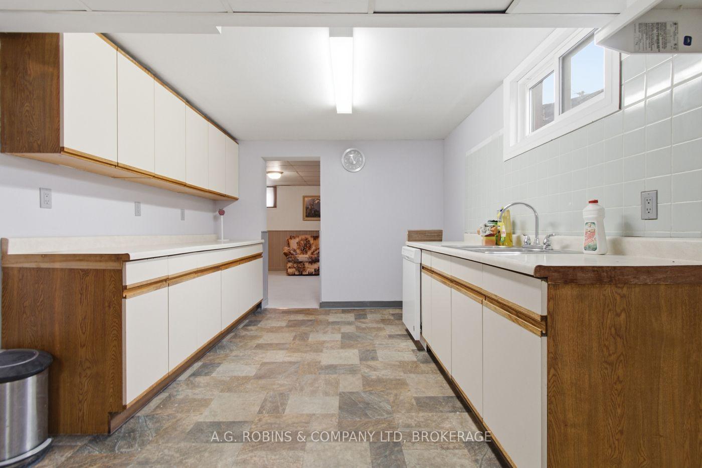 Photo 33 of 140 Classic Avenue, Welland, Lincoln/Crowland — HOMEH