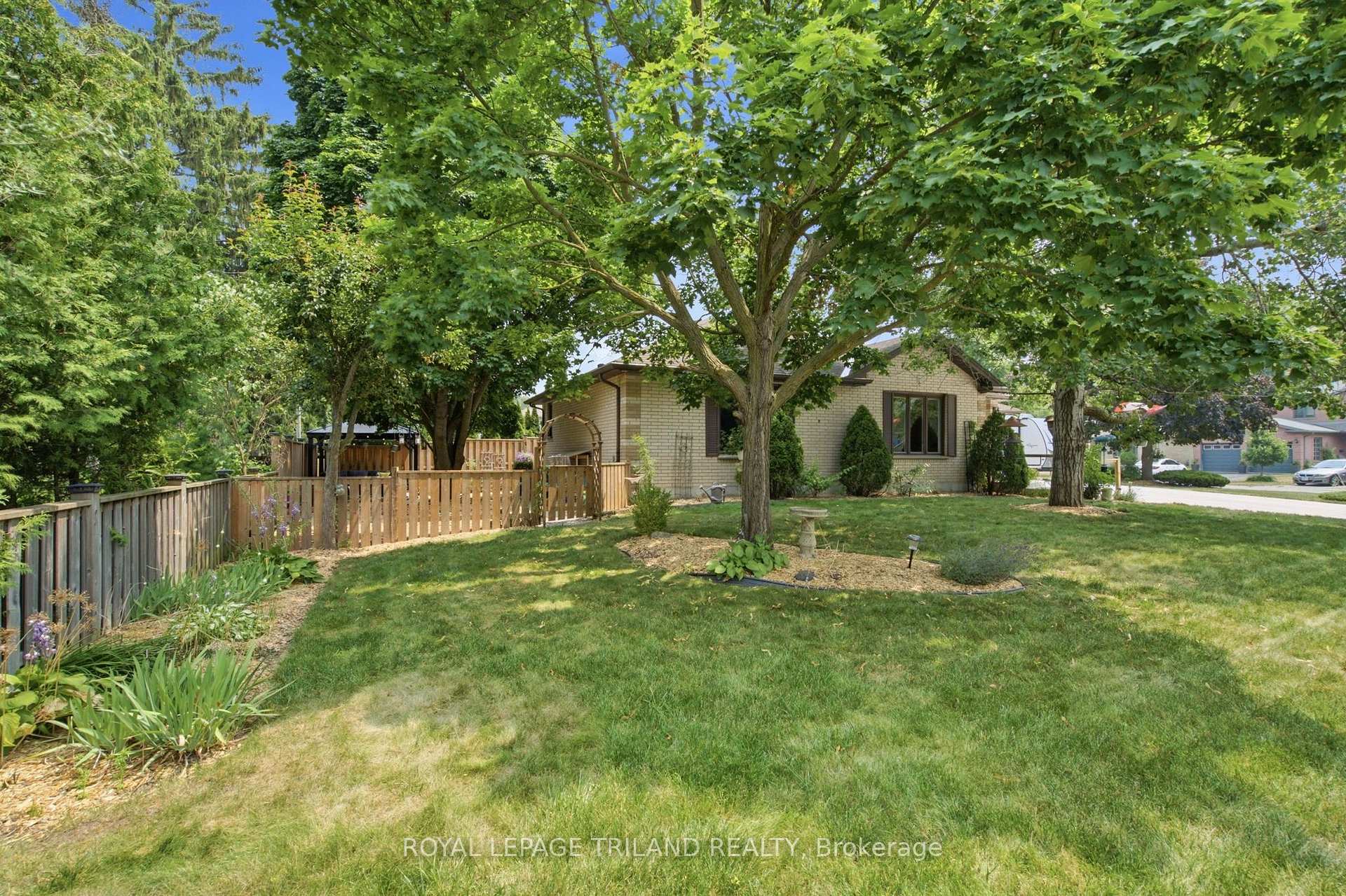 Photo 5 of 12 Shepherd Avenue, London, East H — HOMEH
