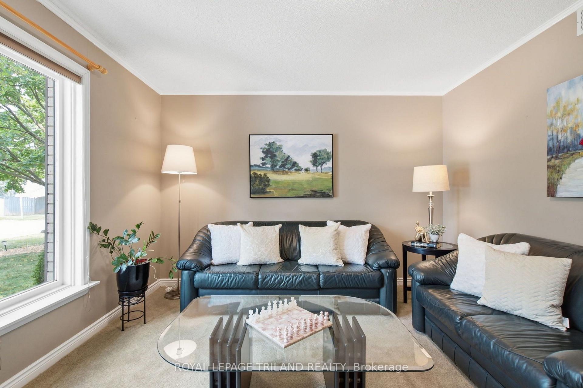 Photo 8 of 12 Shepherd Avenue, London, East H — HOMEH
