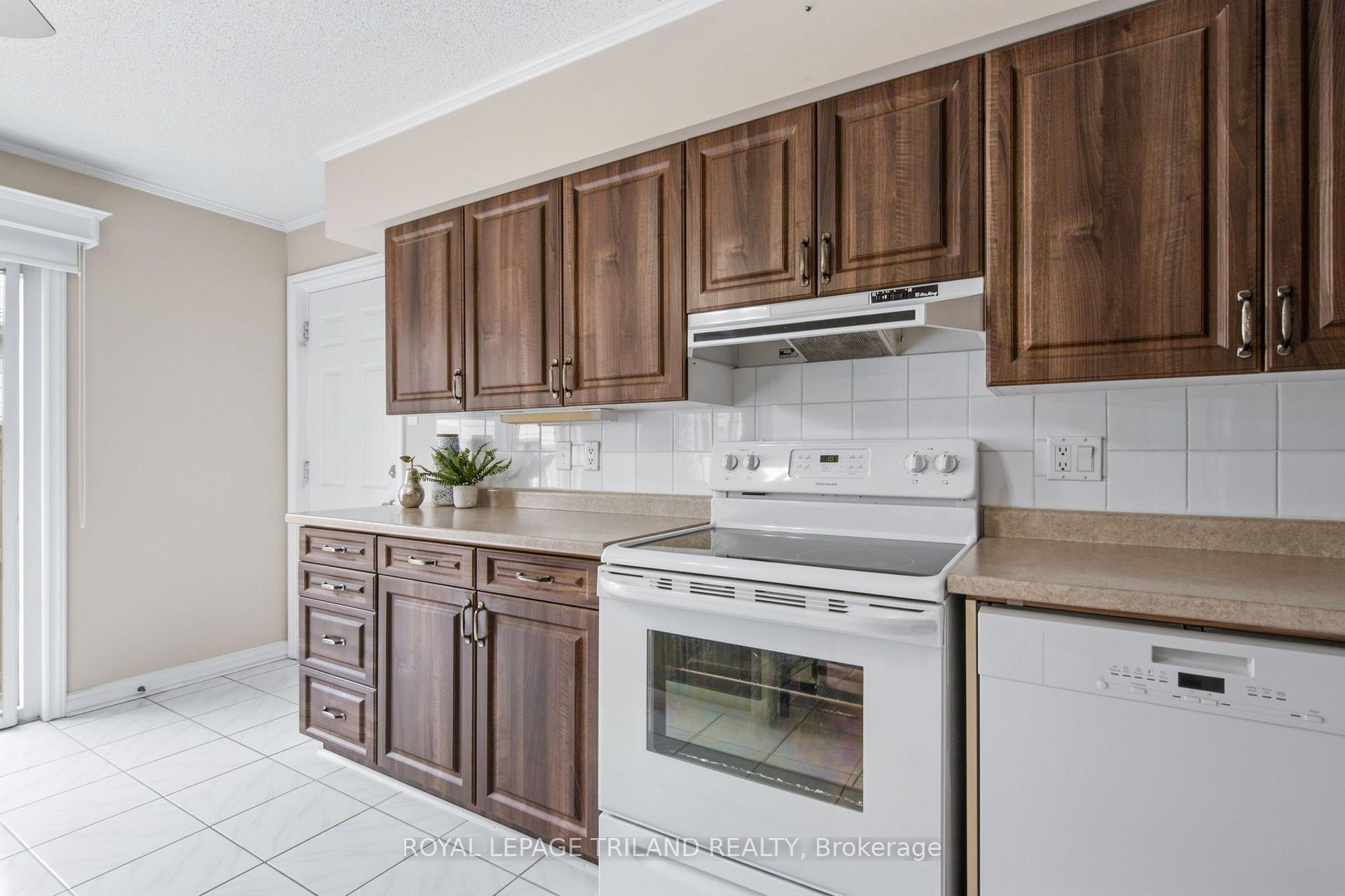 Photo 16 of 12 Shepherd Avenue, London, East H — HOMEH