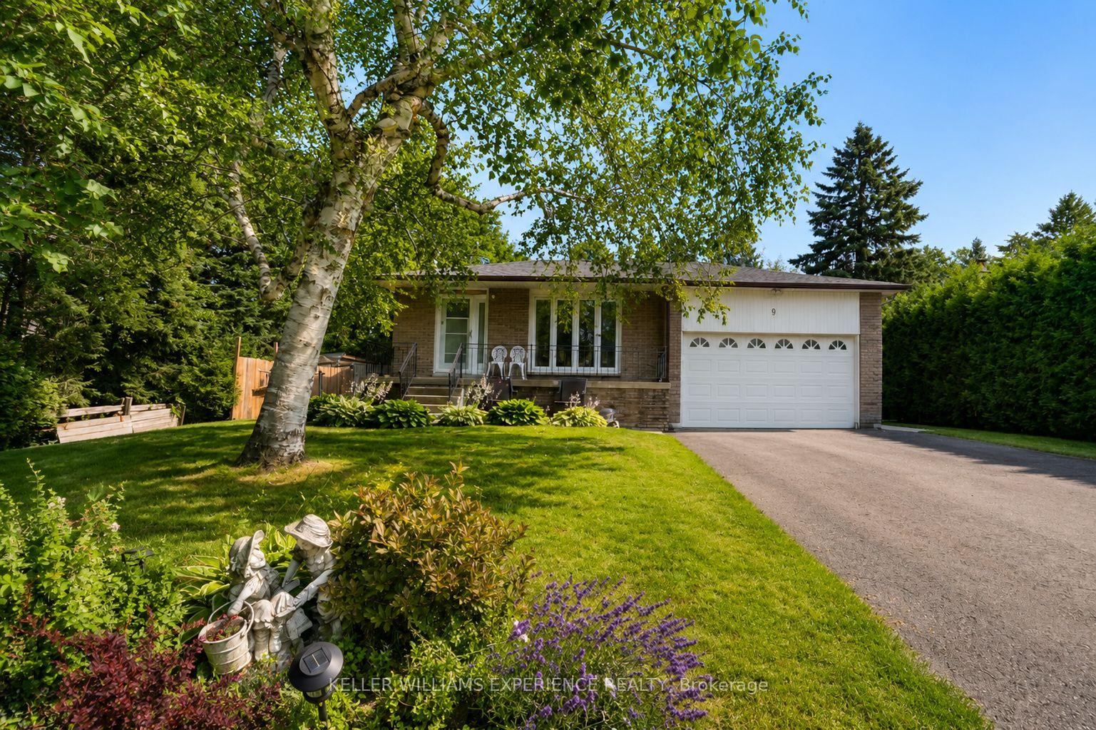 Photo 2 of 9 Palace Street, Caledon, Mono Mills — HOMEH