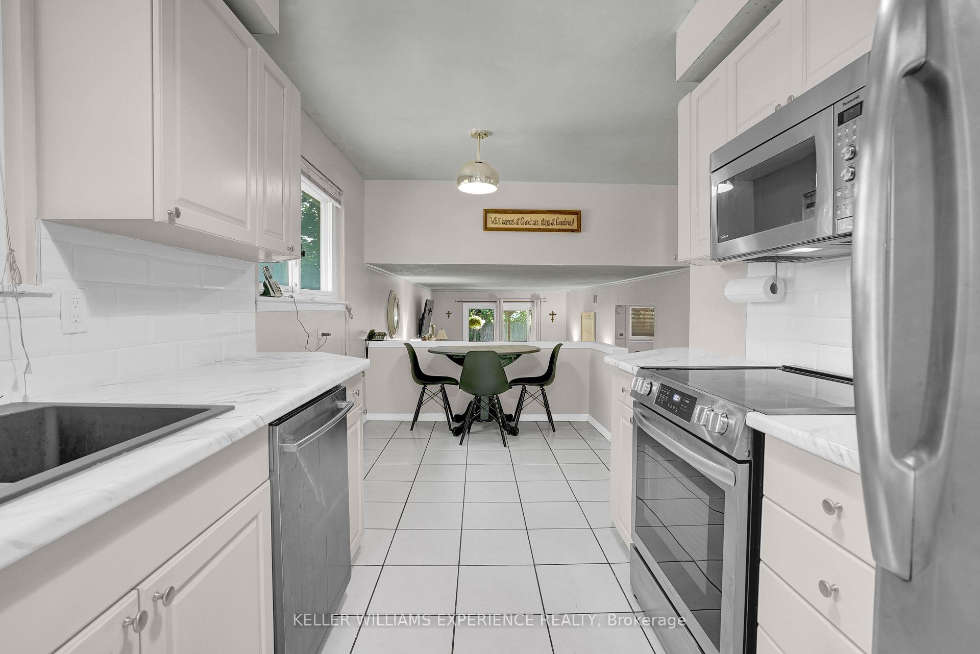 Photo 14 of 9 Palace Street, Caledon, Mono Mills — HOMEH