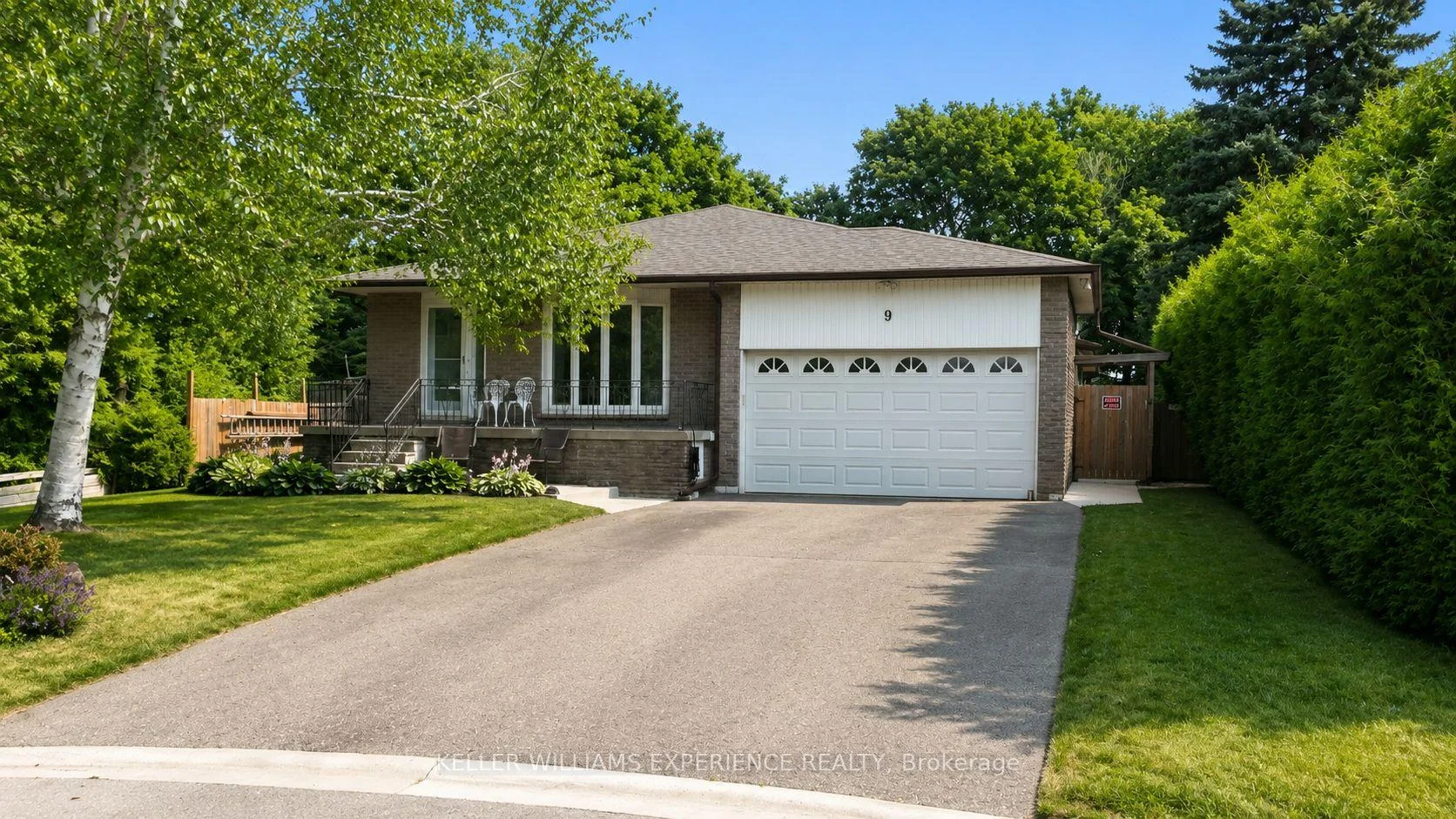 Photo 3 of 9 Palace Street, Caledon, Mono Mills — HOMEH