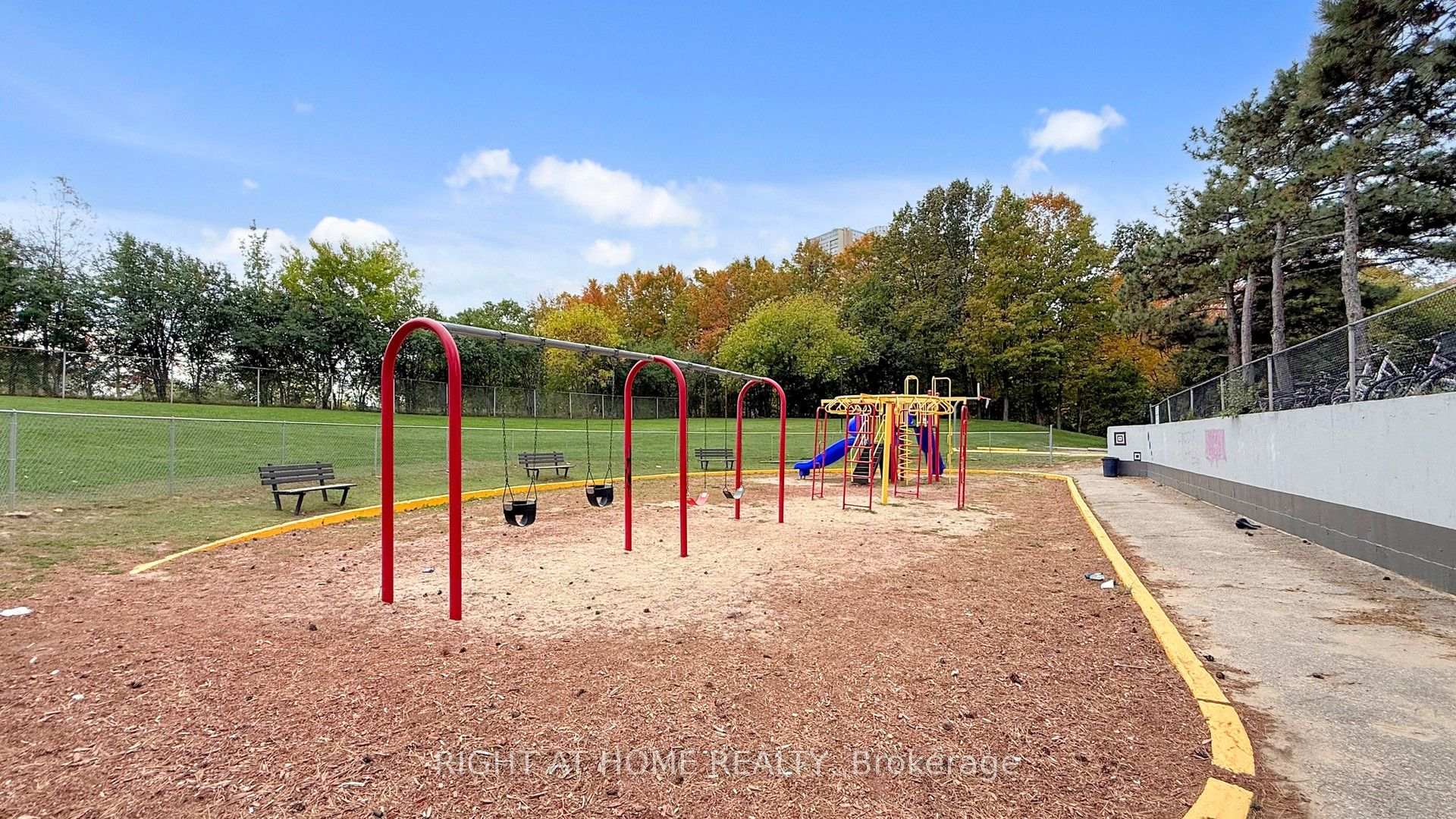 Photo 3 of Unit 511, 10 Sunny Glenway, Toronto, Flemingdon Park — HOMEH