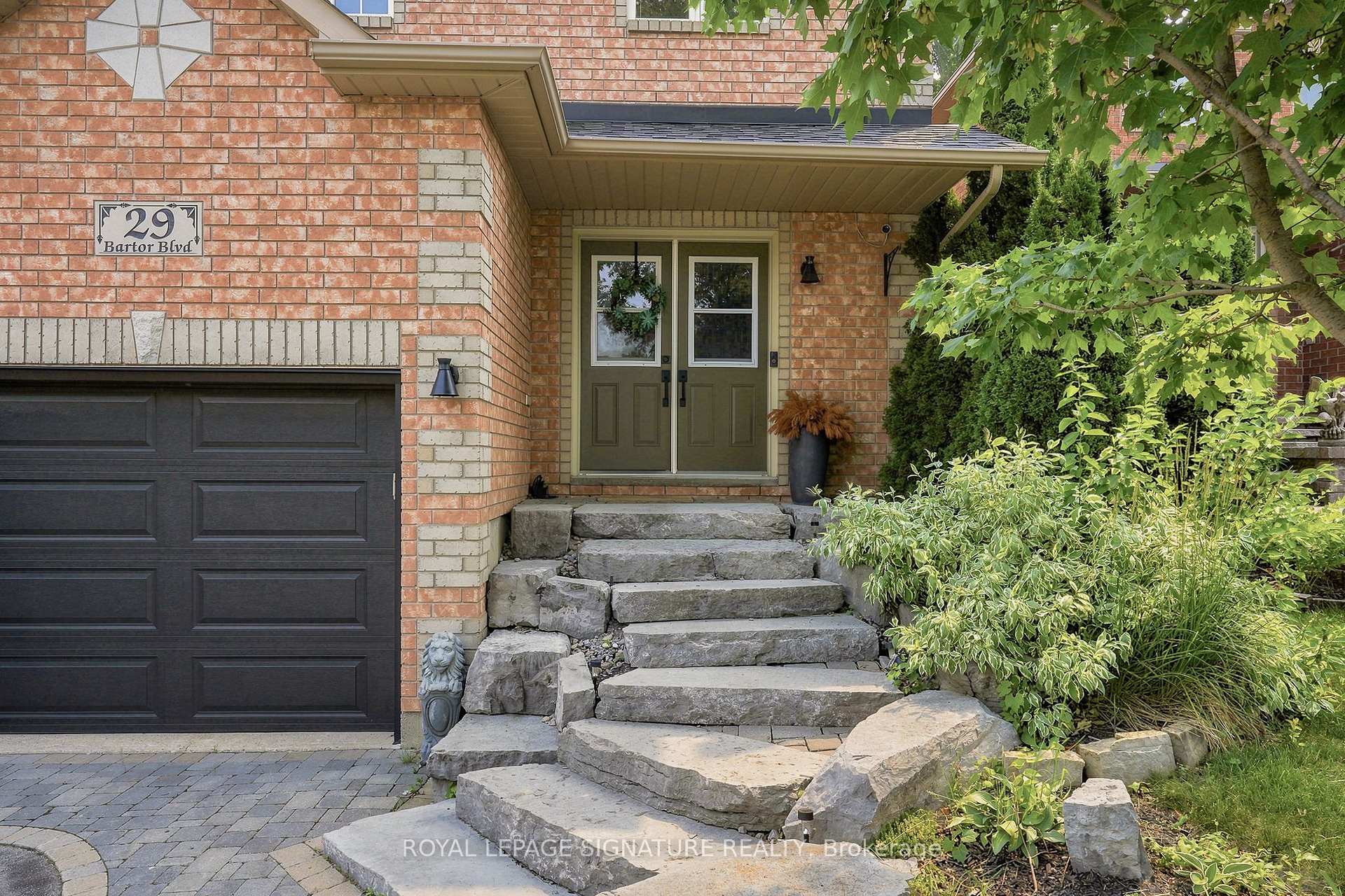 Photo 2 of 29 Bartor Boulevard, Barrie, Painswick South — HOMEH