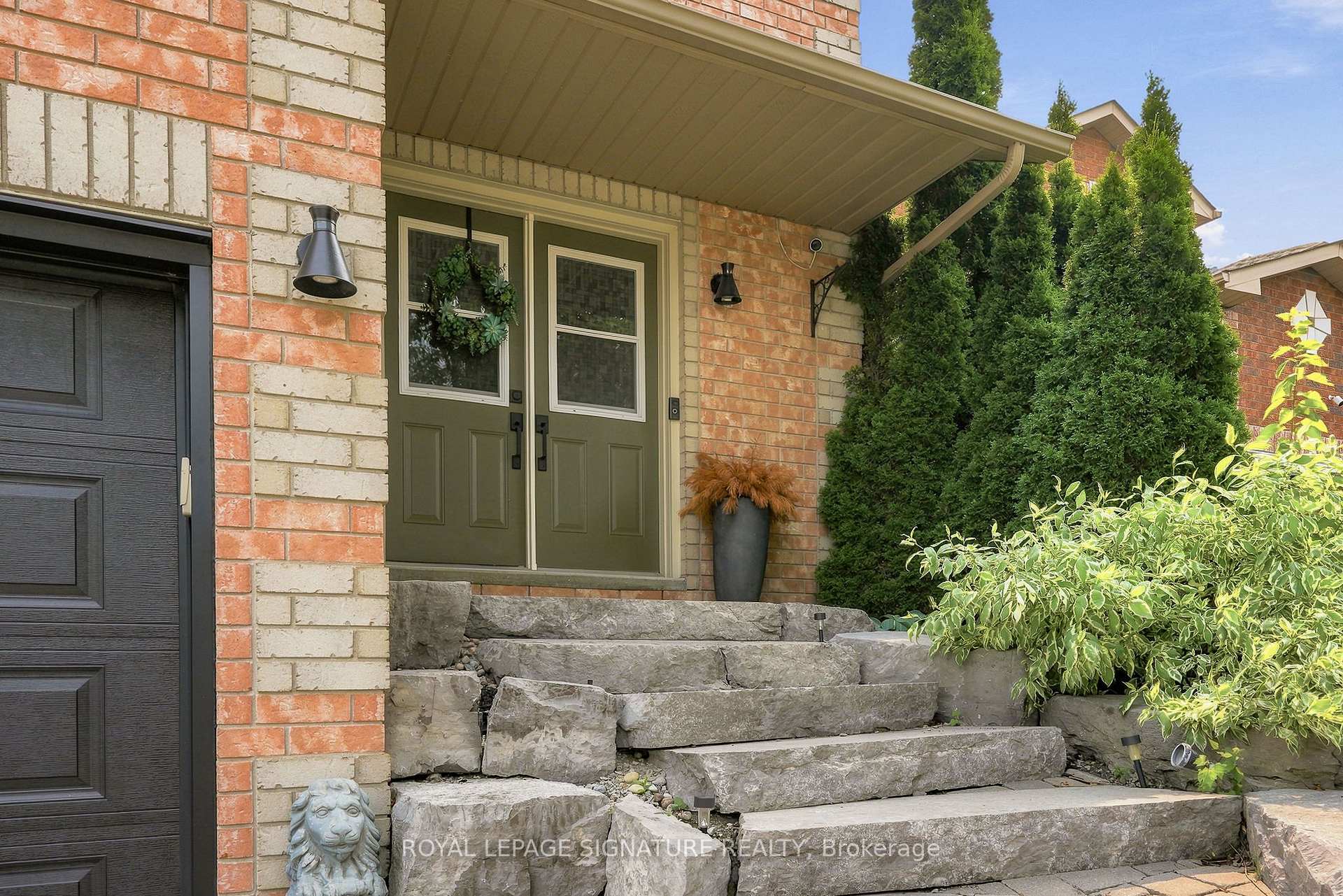 Photo 3 of 29 Bartor Boulevard, Barrie, Painswick South — HOMEH