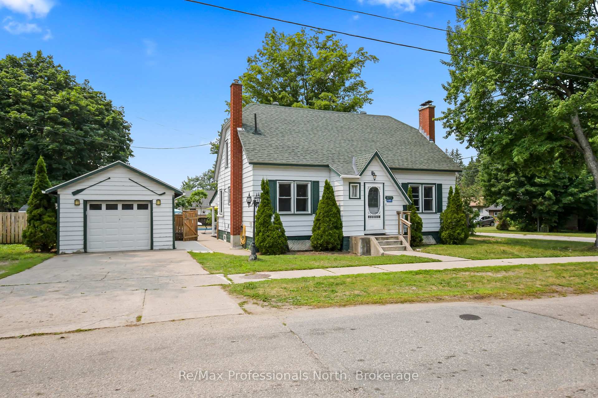 Photo of 695 John Street N