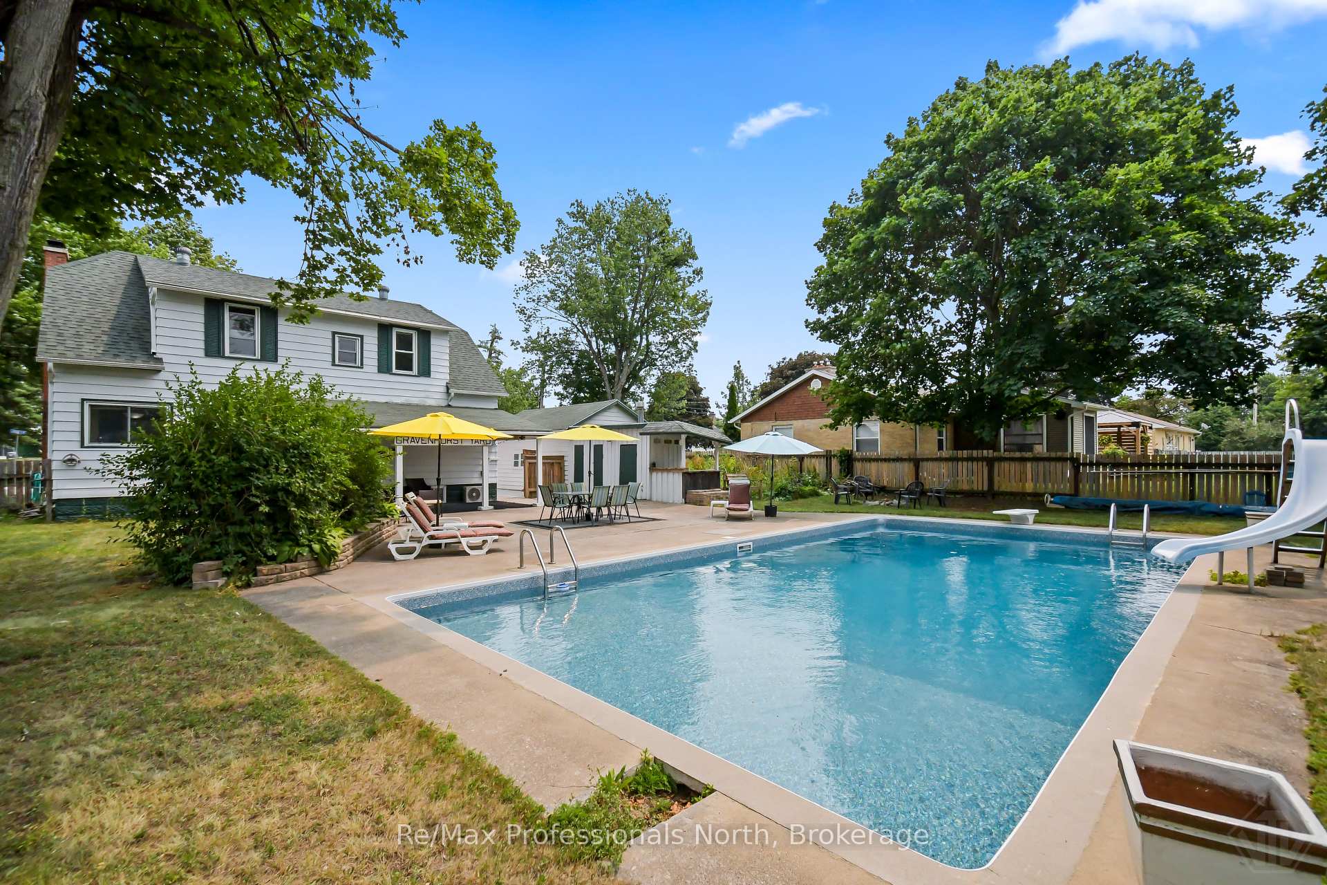 Photo 8 of 695 John Street N, Gravenhurst, Muskoka (S) — HOMEH