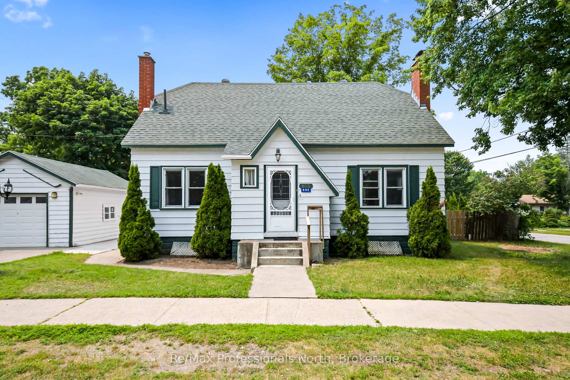 Photo 10 of 695 John Street N, Gravenhurst, Muskoka (S) — HOMEH