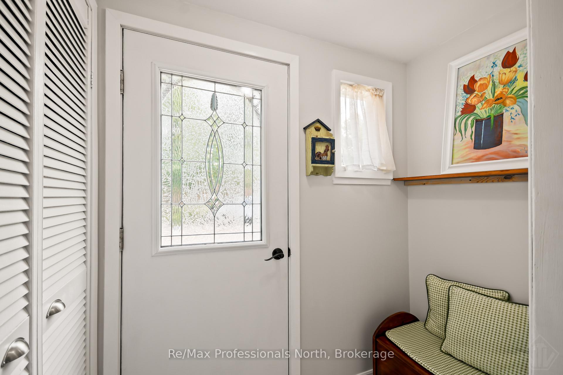 Photo 11 of 695 John Street N, Gravenhurst, Muskoka (S) — HOMEH