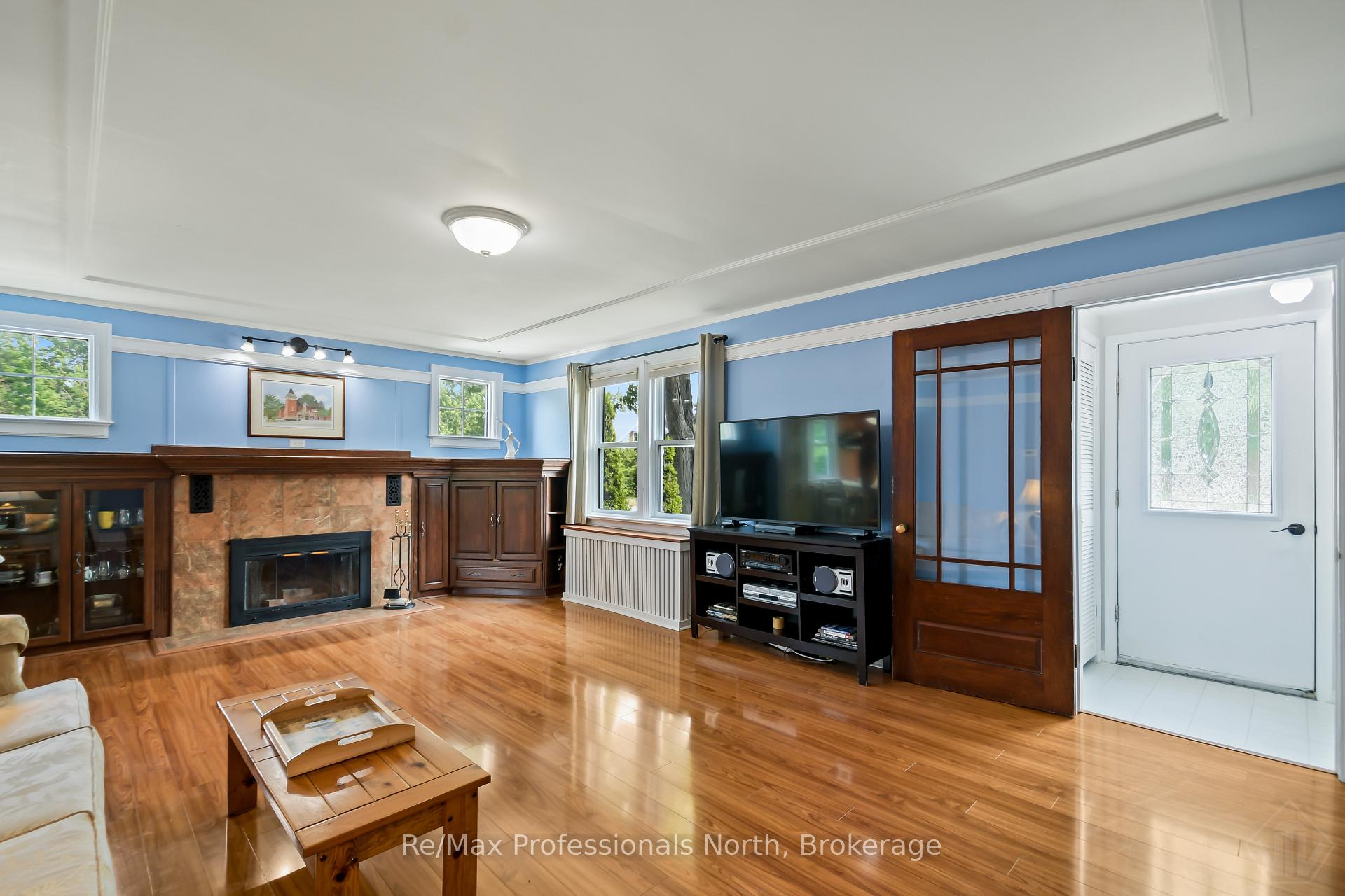Photo 12 of 695 John Street N, Gravenhurst, Muskoka (S) — HOMEH