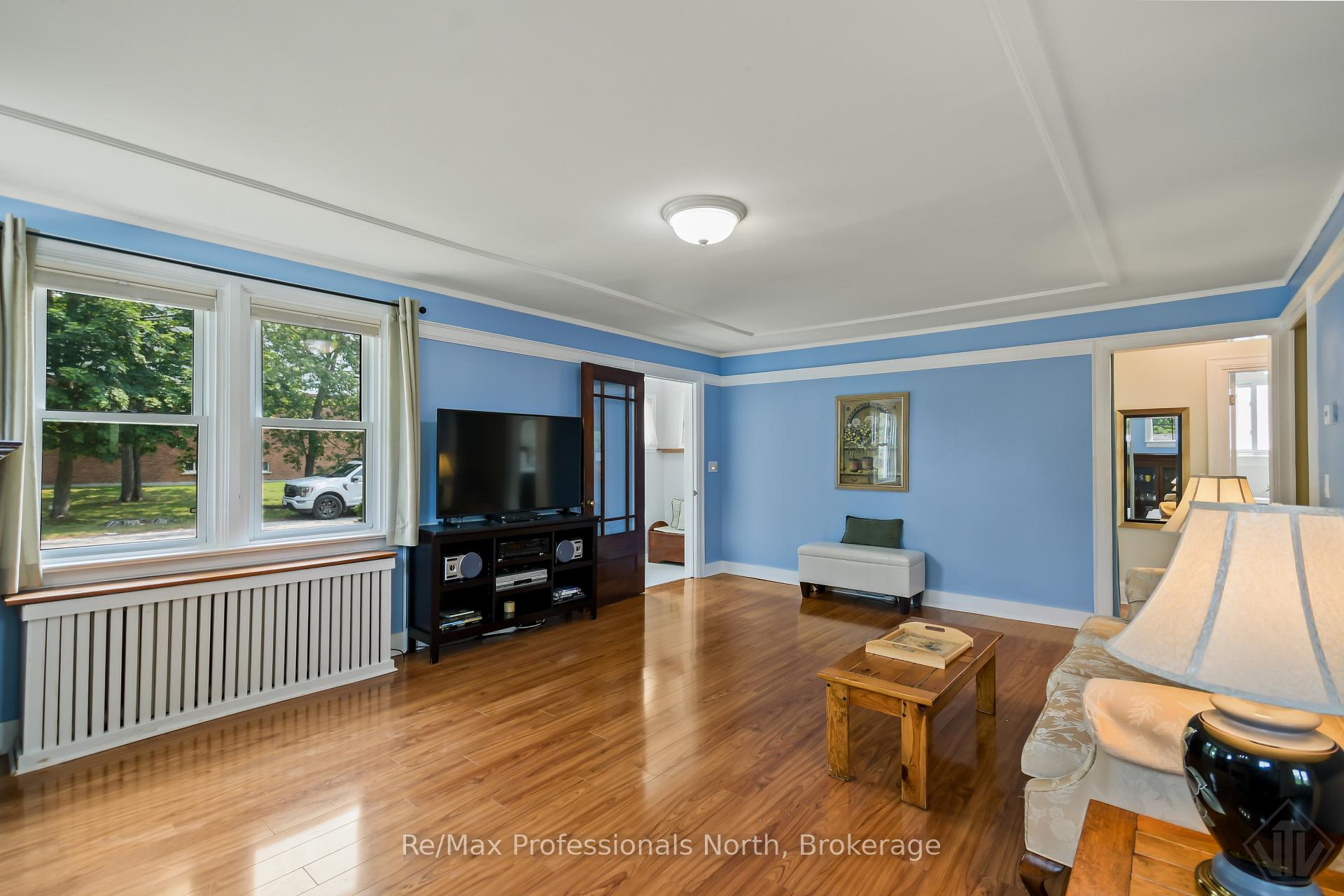 Photo 13 of 695 John Street N, Gravenhurst, Muskoka (S) — HOMEH