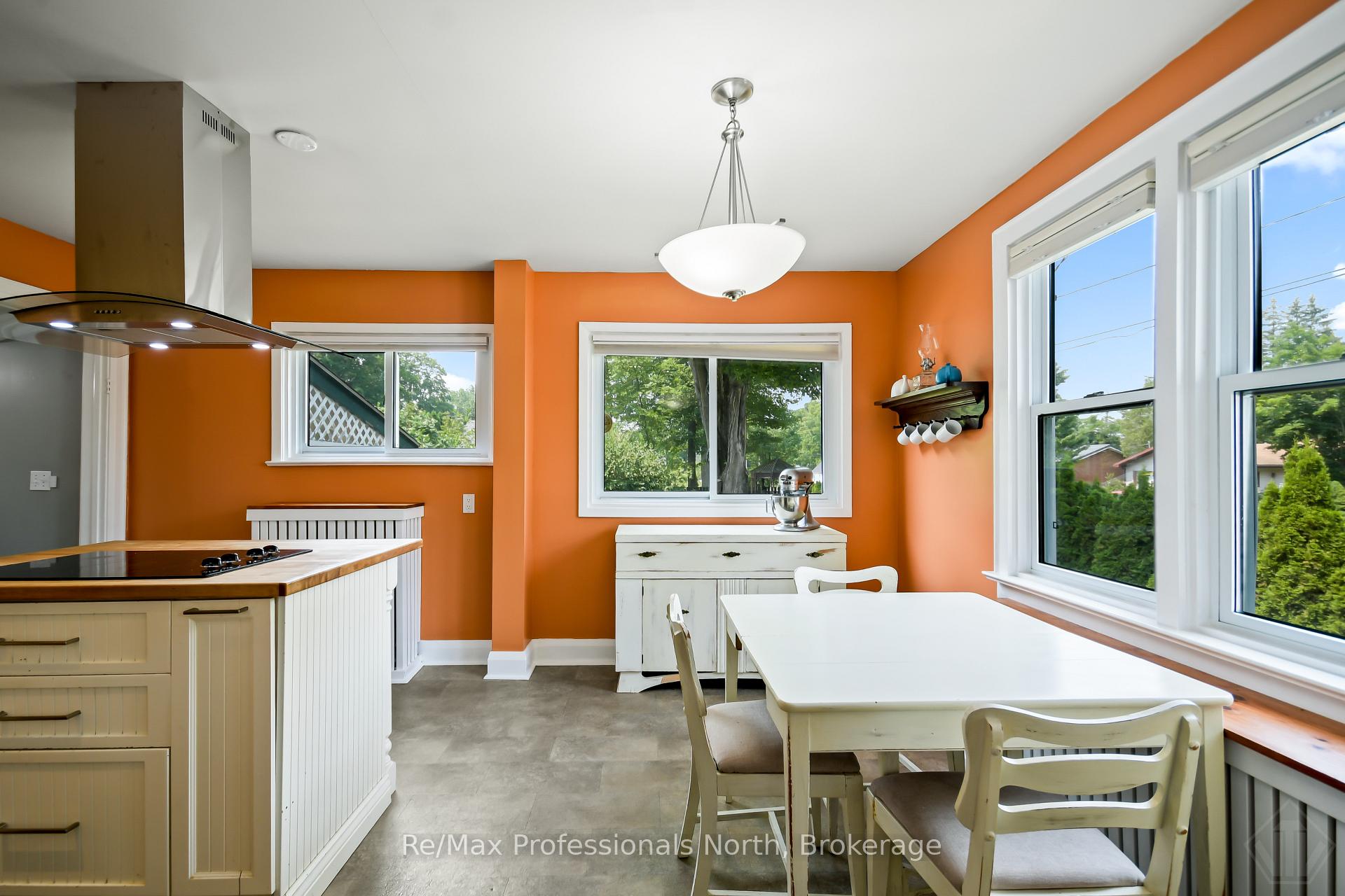 Photo 16 of 695 John Street N, Gravenhurst, Muskoka (S) — HOMEH