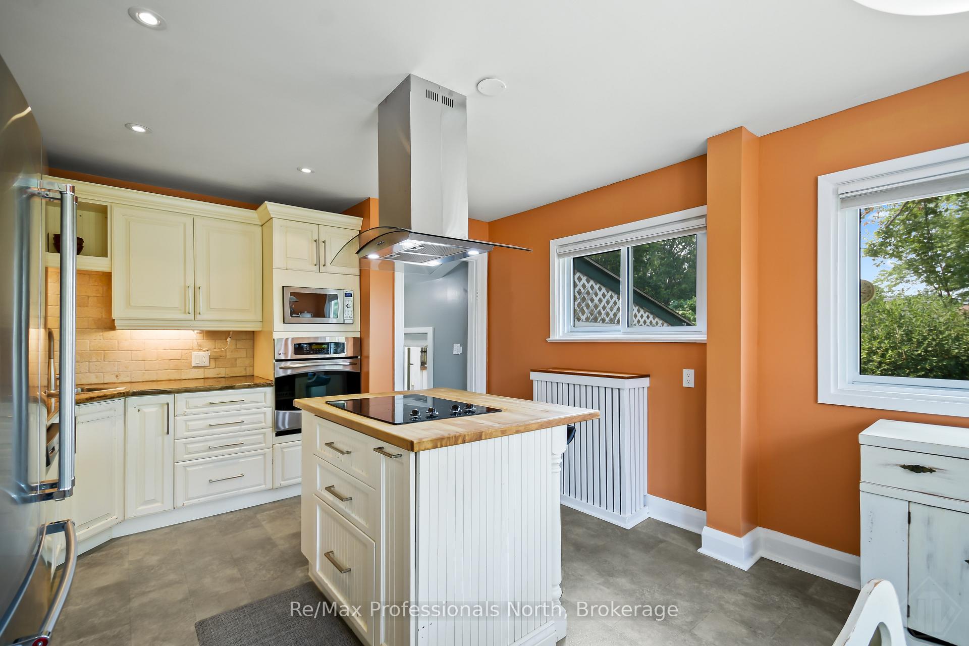 Photo 17 of 695 John Street N, Gravenhurst, Muskoka (S) — HOMEH