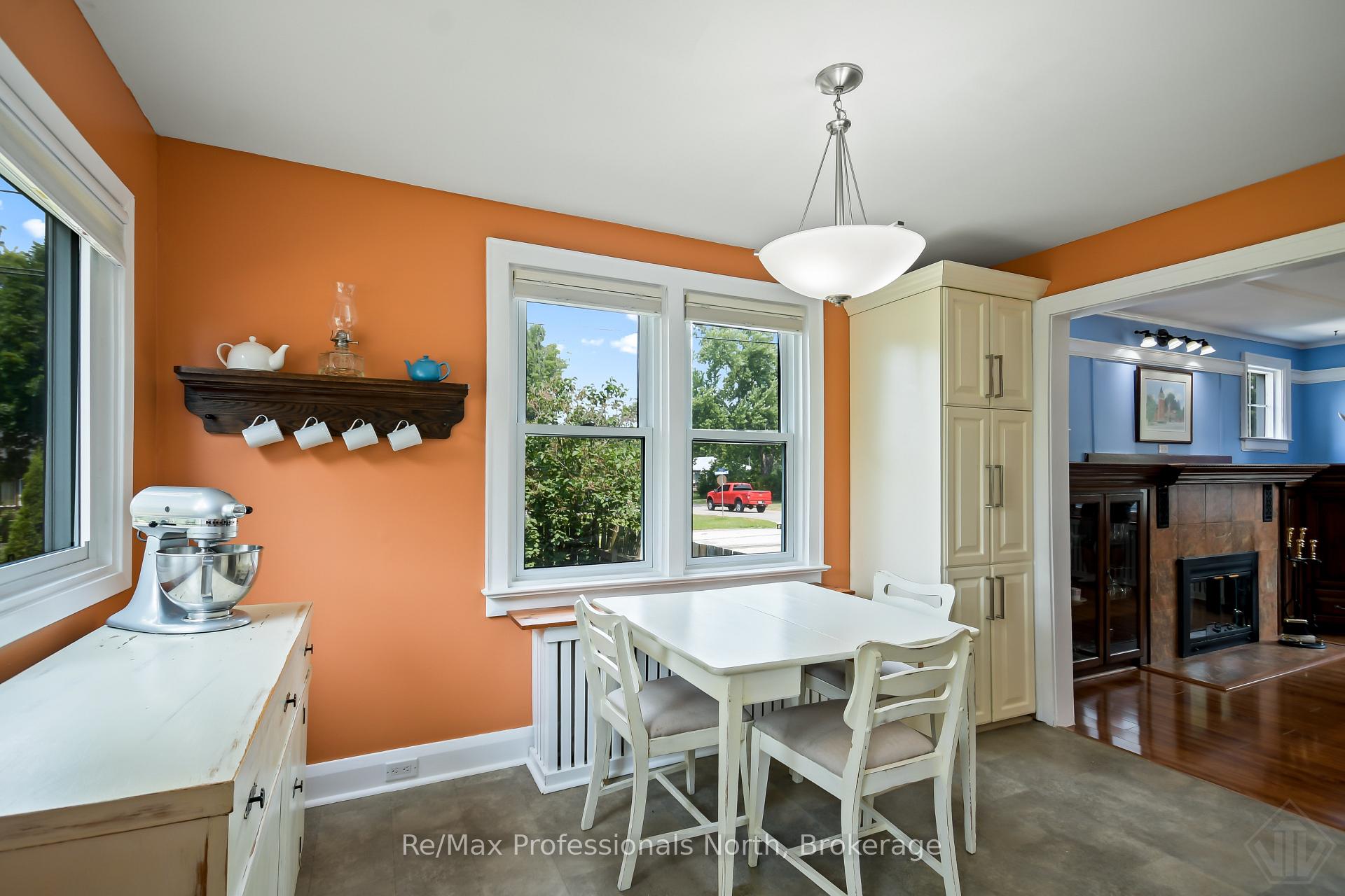 Photo 19 of 695 John Street N, Gravenhurst, Muskoka (S) — HOMEH