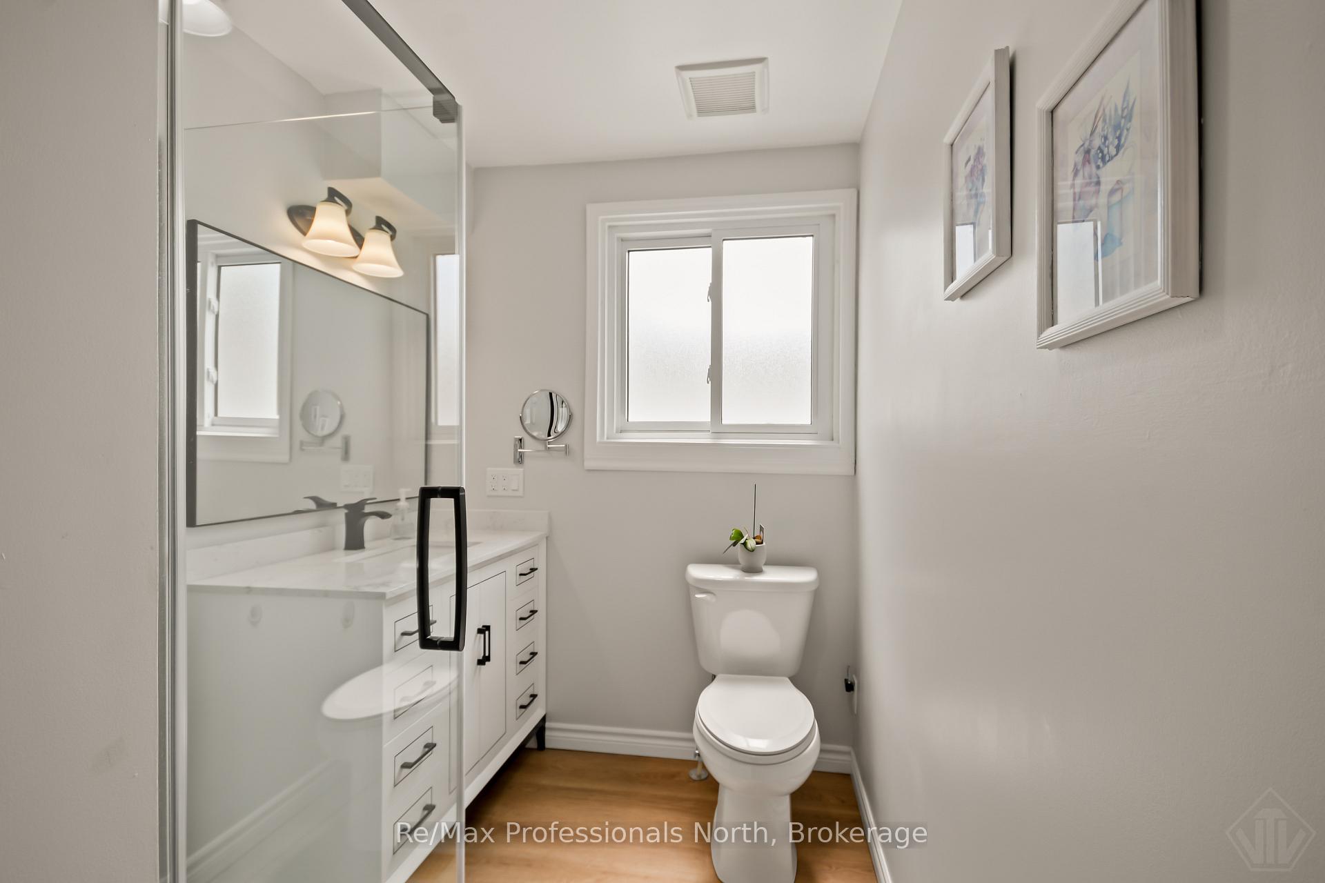 Photo 22 of 695 John Street N, Gravenhurst, Muskoka (S) — HOMEH