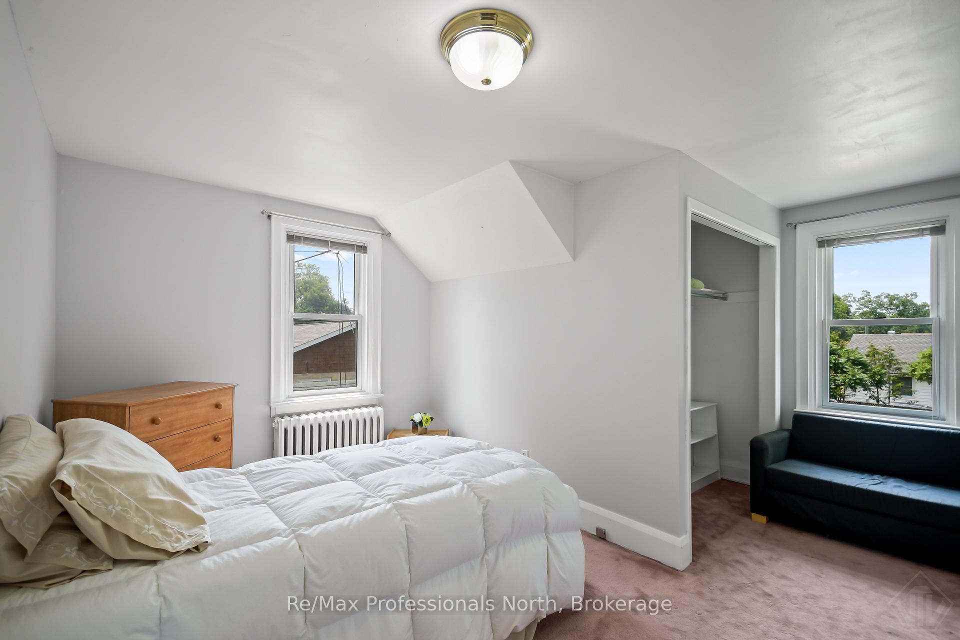 Photo 25 of 695 John Street N, Gravenhurst, Muskoka (S) — HOMEH