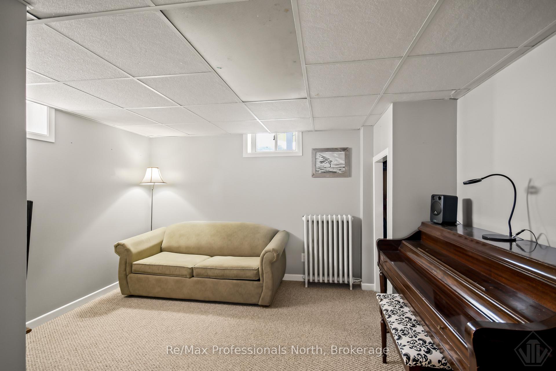 Photo 32 of 695 John Street N, Gravenhurst, Muskoka (S) — HOMEH