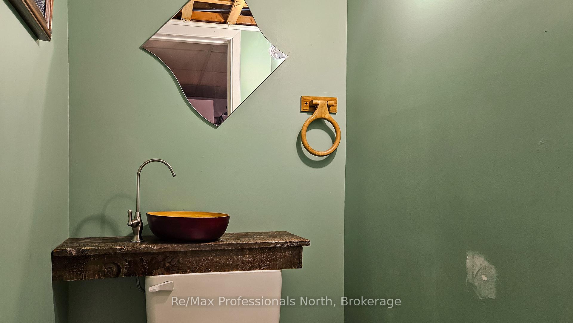 Photo 33 of 695 John Street N, Gravenhurst, Muskoka (S) — HOMEH