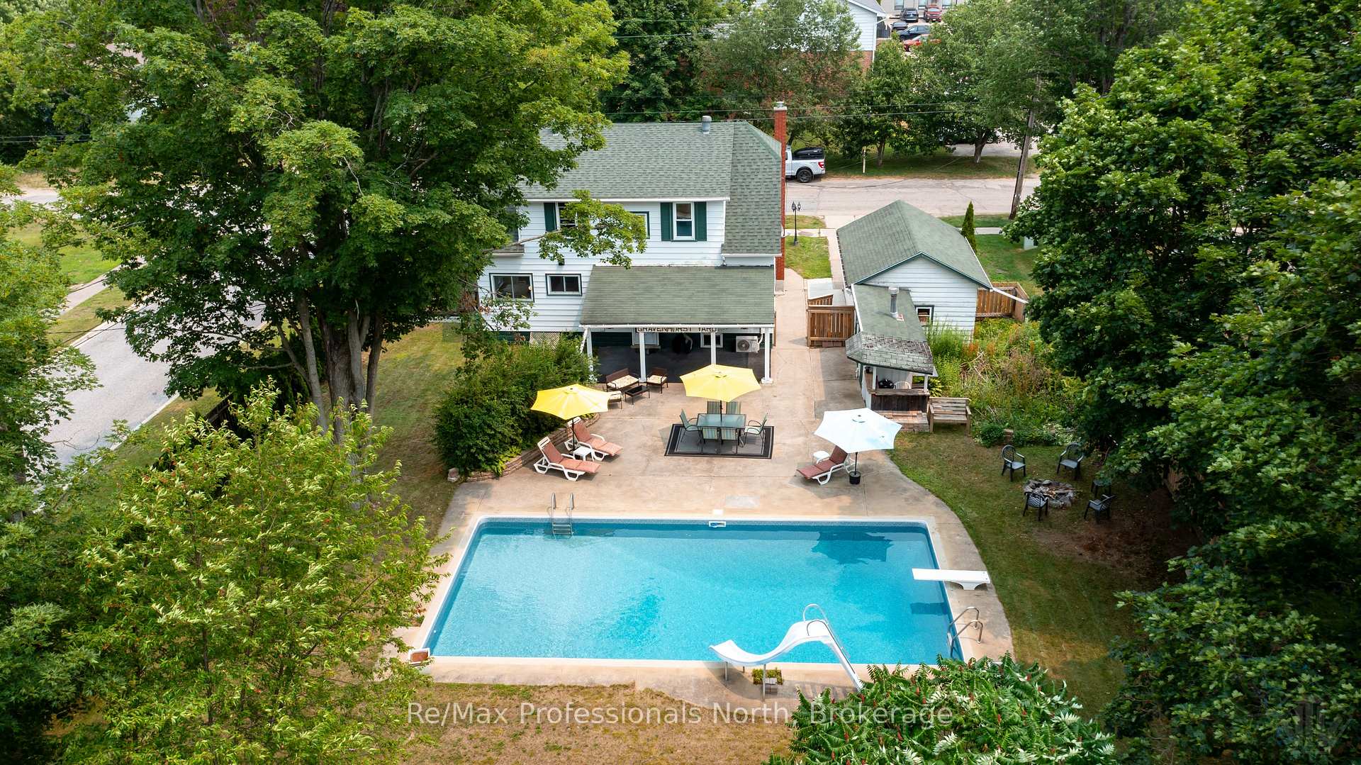 Photo 38 of 695 John Street N, Gravenhurst, Muskoka (S) — HOMEH