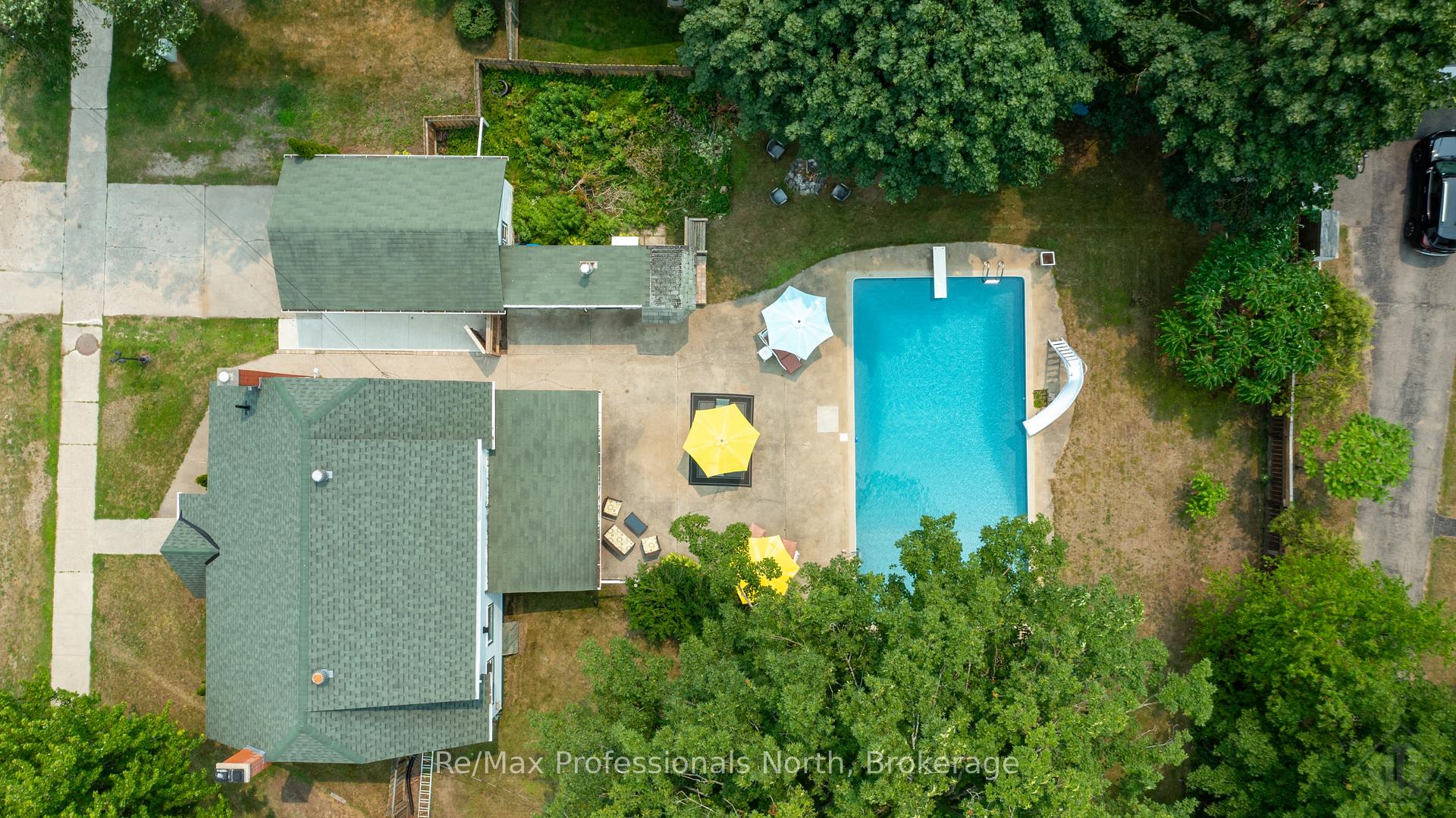Photo 40 of 695 John Street N, Gravenhurst, Muskoka (S) — HOMEH