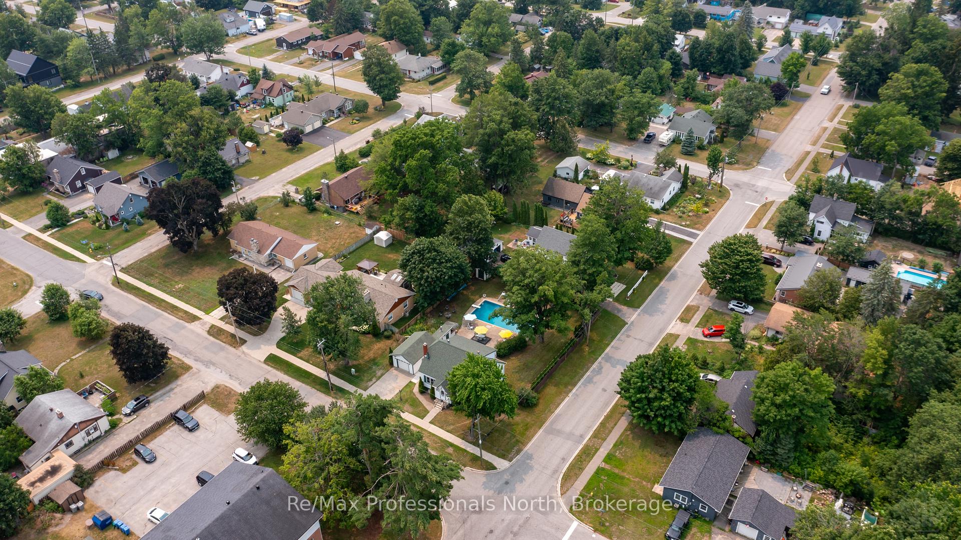 Photo 42 of 695 John Street N, Gravenhurst, Muskoka (S) — HOMEH