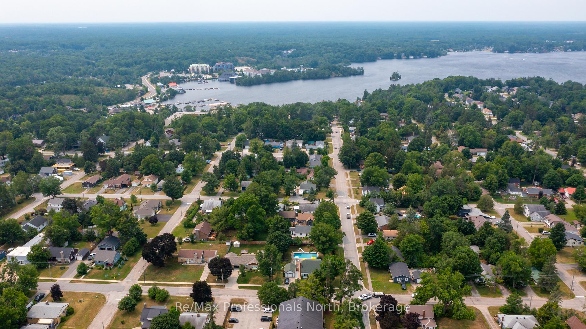 Photo 44 of 695 John Street N, Gravenhurst, Muskoka (S) — HOMEH