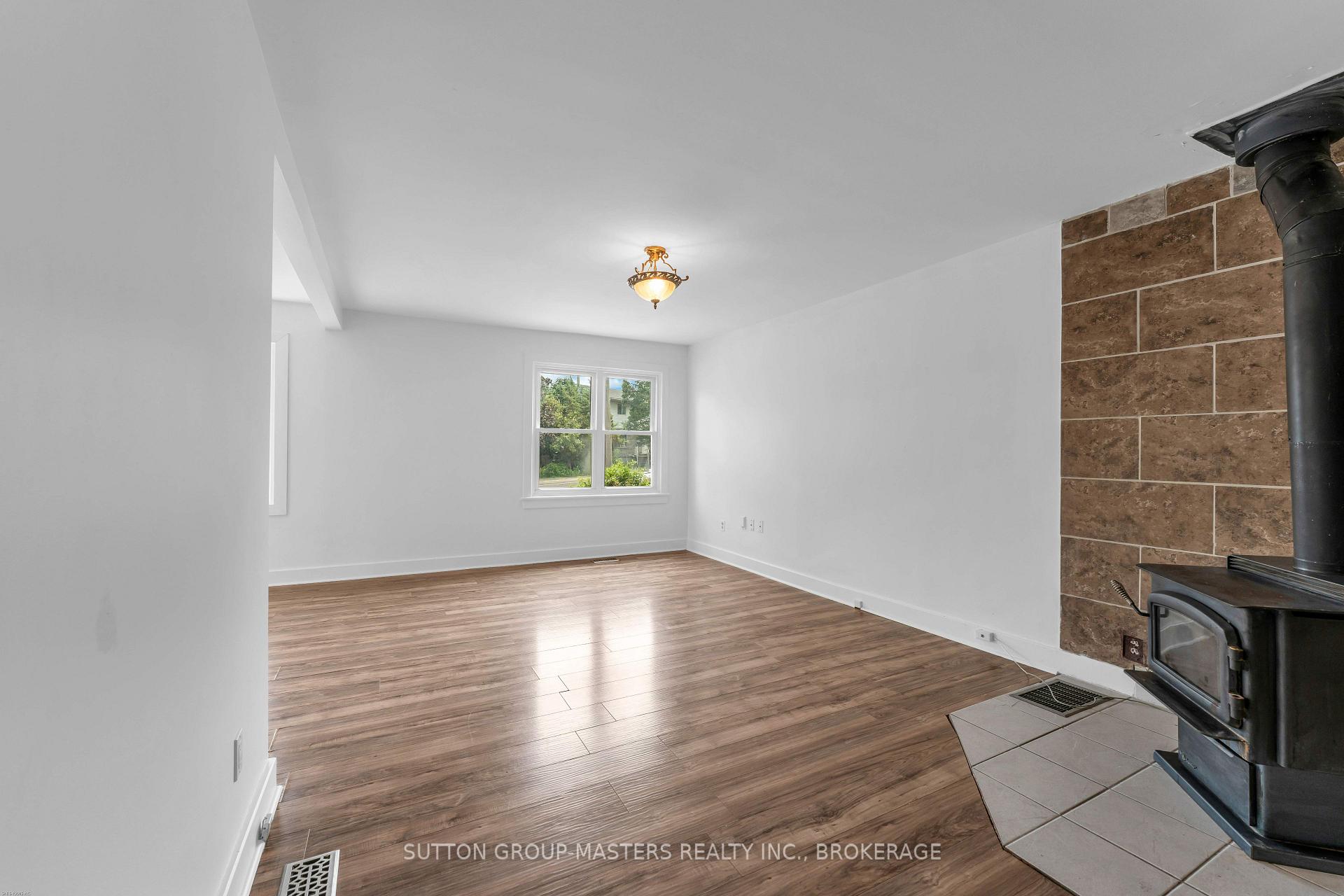Photo 10 of 1062 Montreal Street, Kingston, Rideau — HOMEH