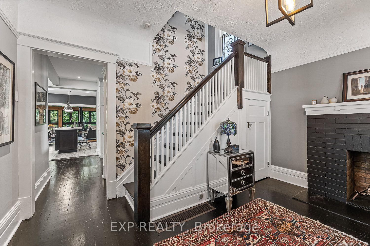 Photo 3 of 208 Lorne Avenue, Newmarket, Central Newmarket — HOMEH
