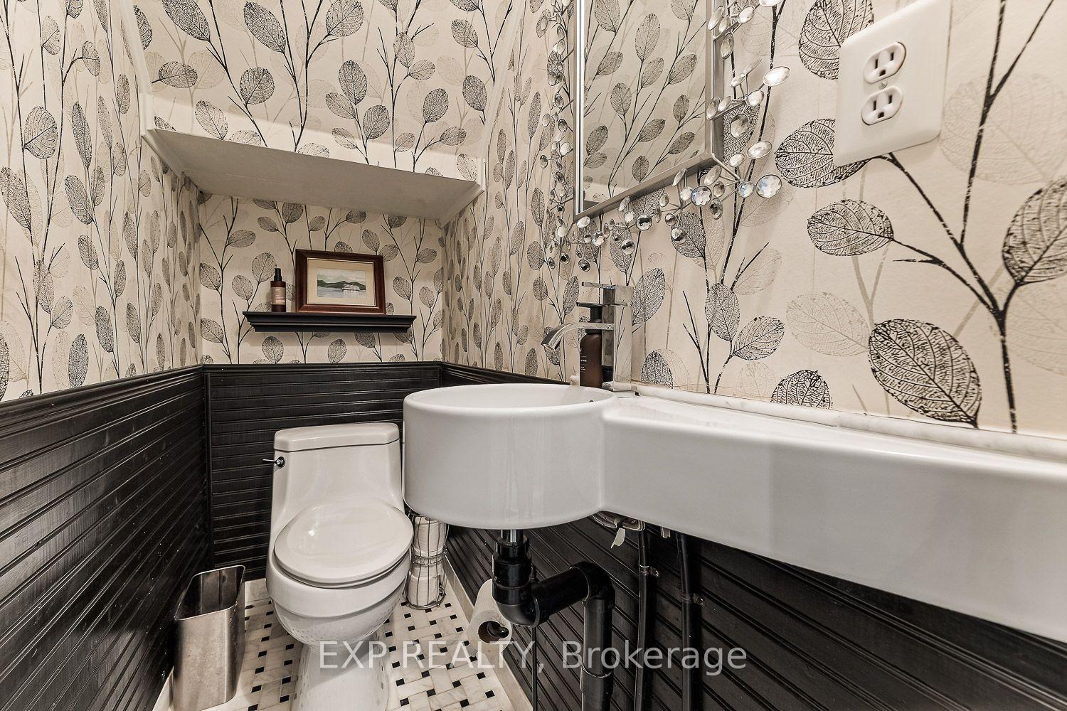 Photo 8 of 208 Lorne Avenue, Newmarket, Central Newmarket — HOMEH