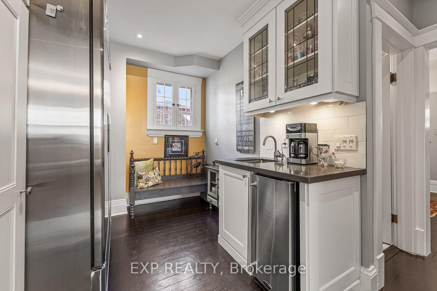 Photo 9 of 208 Lorne Avenue, Newmarket, Central Newmarket — HOMEH