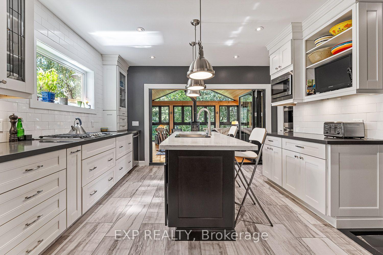 Photo 10 of 208 Lorne Avenue, Newmarket, Central Newmarket — HOMEH