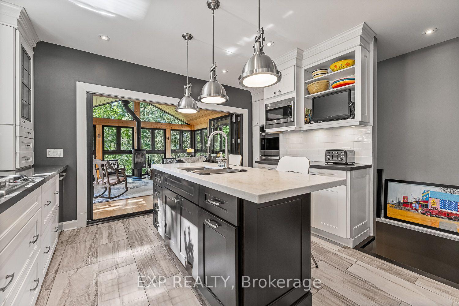 Photo 11 of 208 Lorne Avenue, Newmarket, Central Newmarket — HOMEH