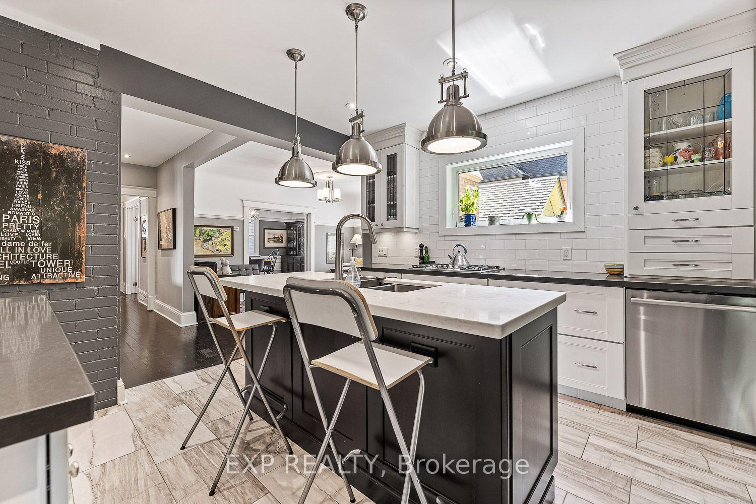 Photo 13 of 208 Lorne Avenue, Newmarket, Central Newmarket — HOMEH