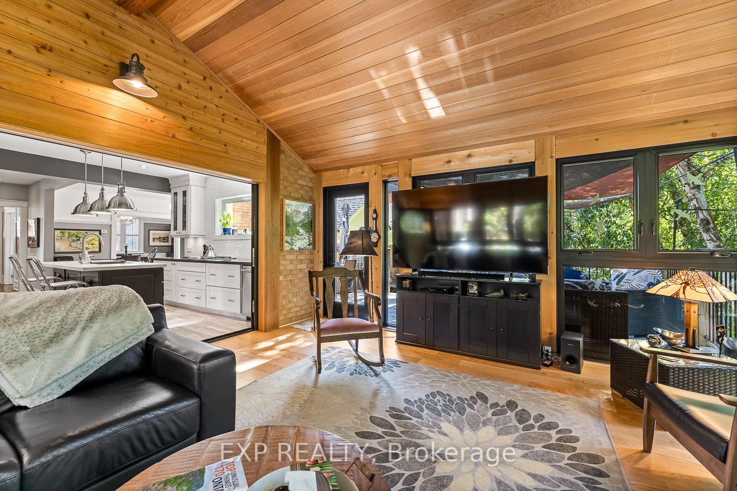 Photo 15 of 208 Lorne Avenue, Newmarket, Central Newmarket — HOMEH