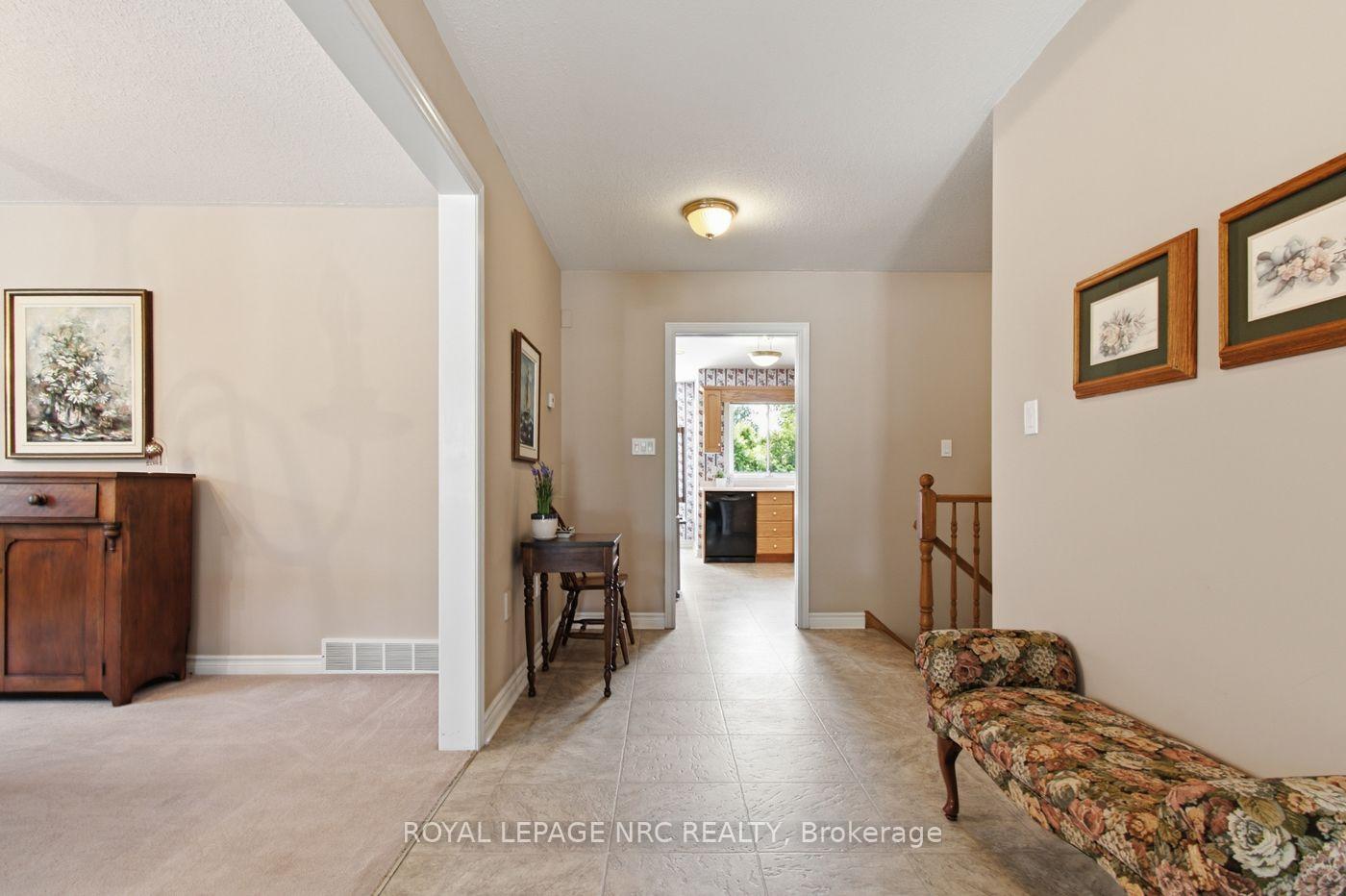 Photo 6 of 7690 Mount Carmel Boulevard, Niagara Falls, Mt. Carmel — HOMEH