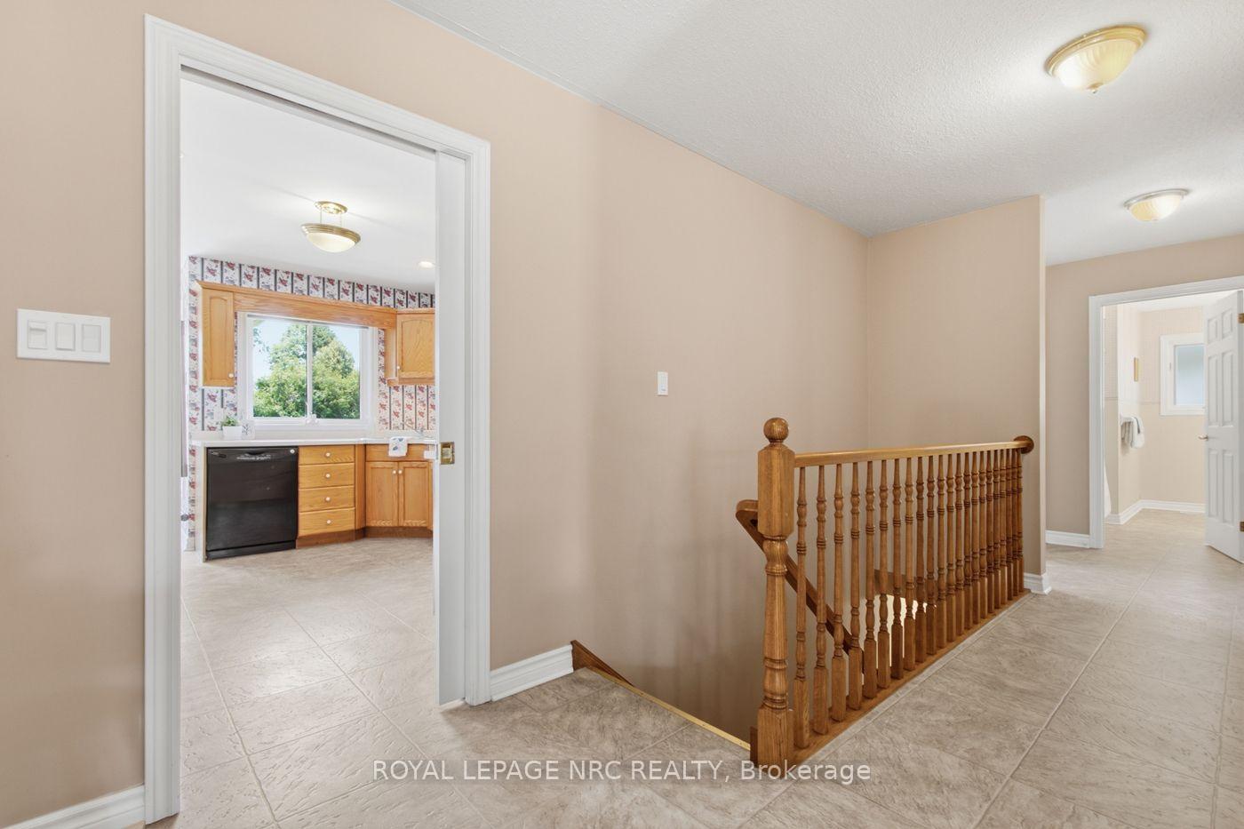 Photo 7 of 7690 Mount Carmel Boulevard, Niagara Falls, Mt. Carmel — HOMEH