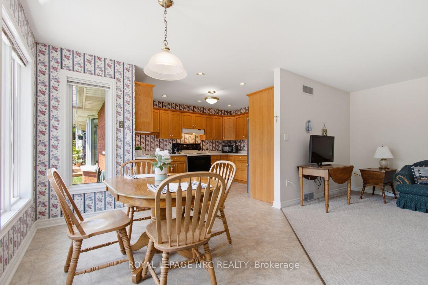 Photo 11 of 7690 Mount Carmel Boulevard, Niagara Falls, Mt. Carmel — HOMEH