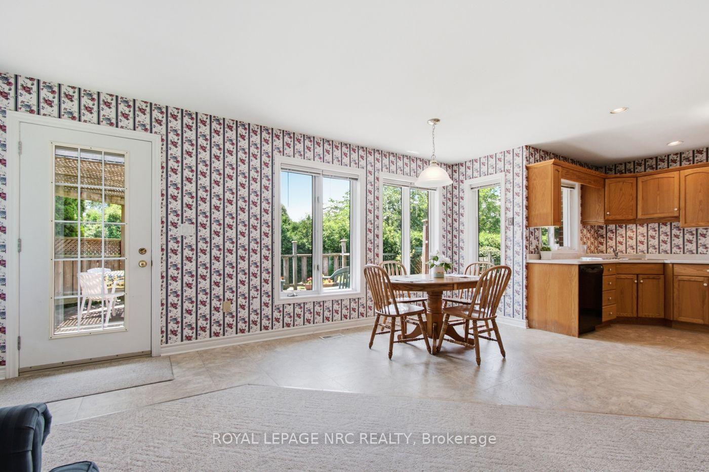 Photo 13 of 7690 Mount Carmel Boulevard, Niagara Falls, Mt. Carmel — HOMEH