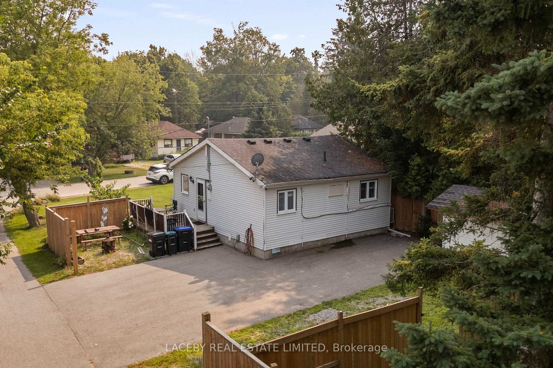 Photo 2 of 674 Chestnut Street, Innisfil, Rural Innisfil — HOMEH